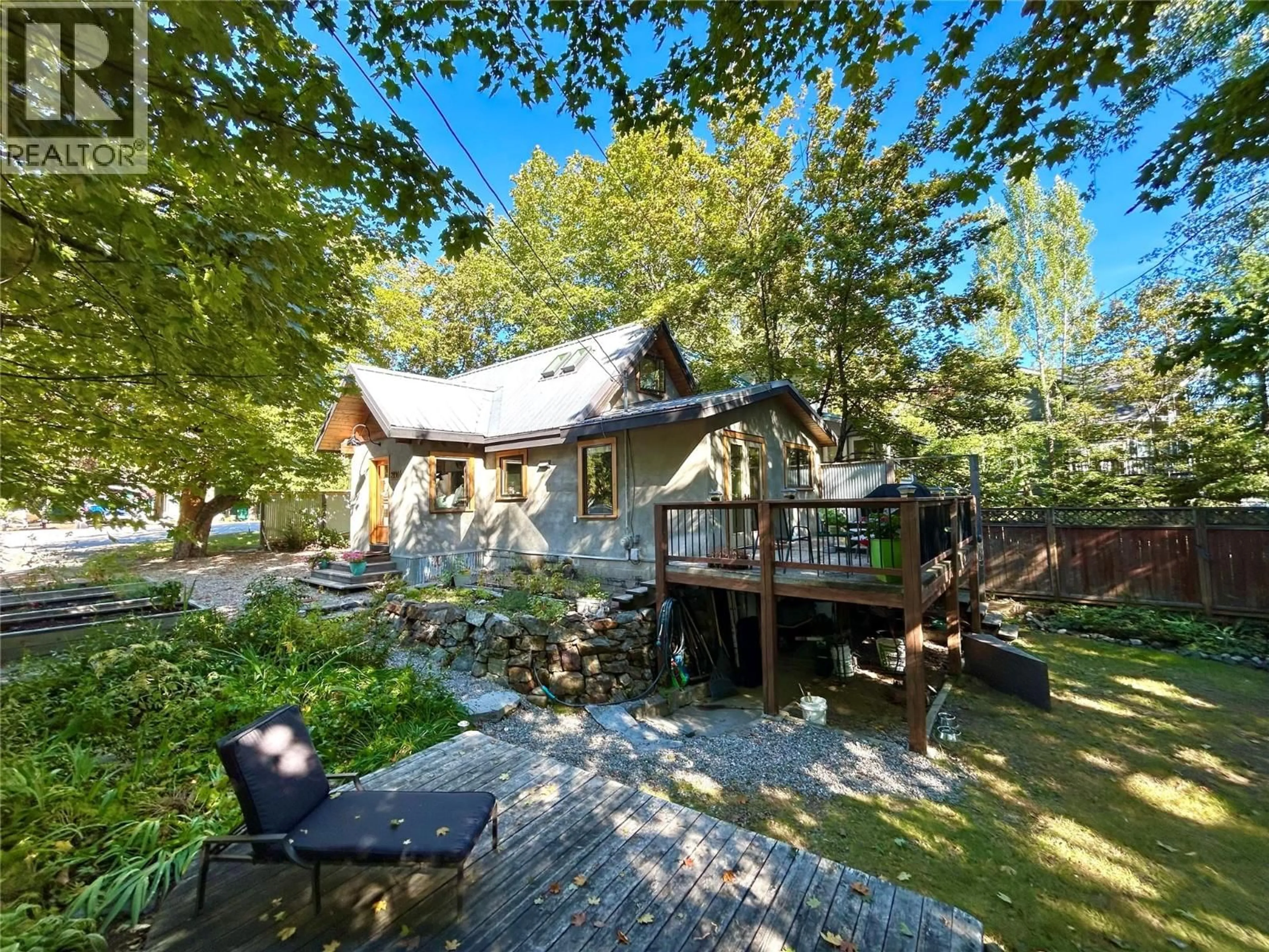 A pic from outside/outdoor area/front of a property/back of a property/a pic from drone, unknown for 2190 BUTTE STREET, Rossland British Columbia V0G1Y0