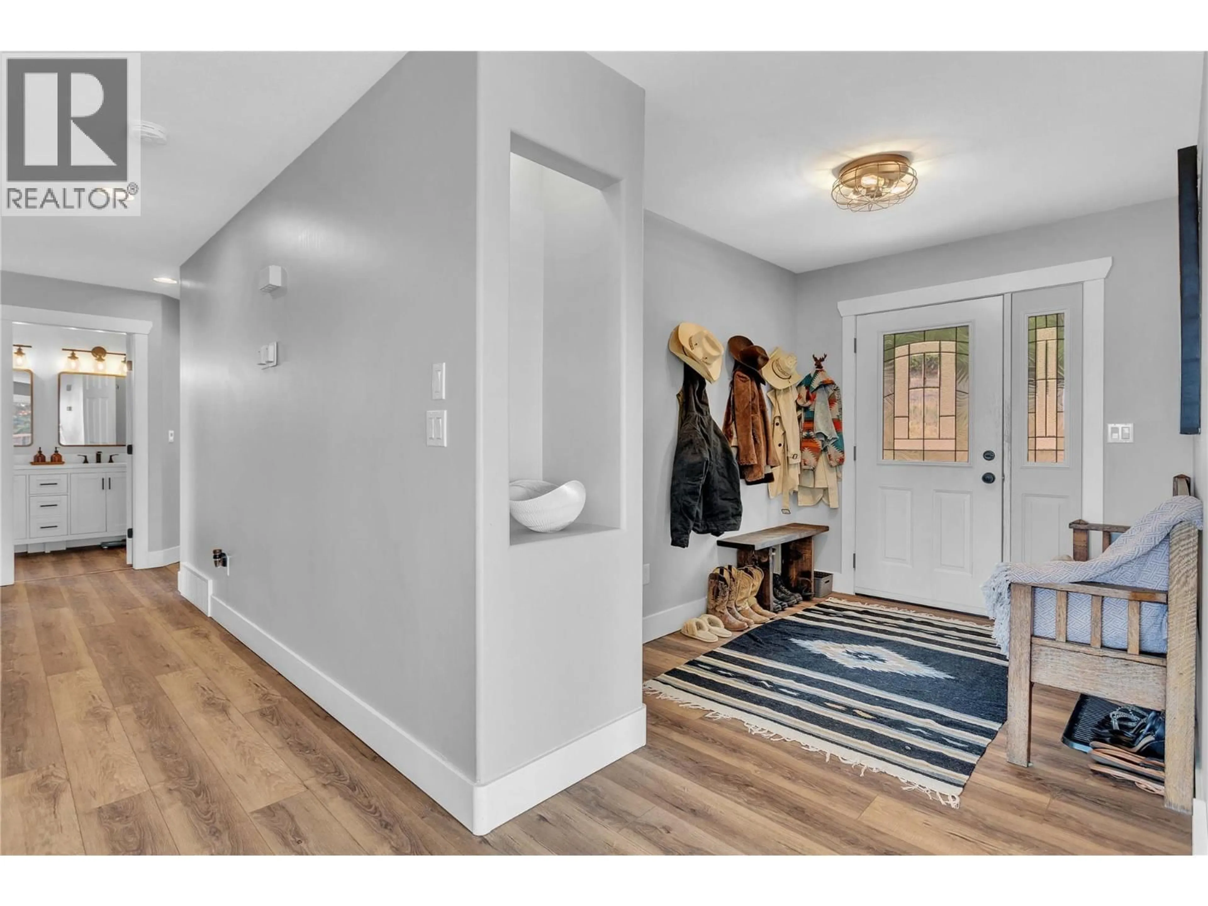 Indoor entryway for 6011 OYAMA LAKE ROAD, Lake Country British Columbia V4V2C9
