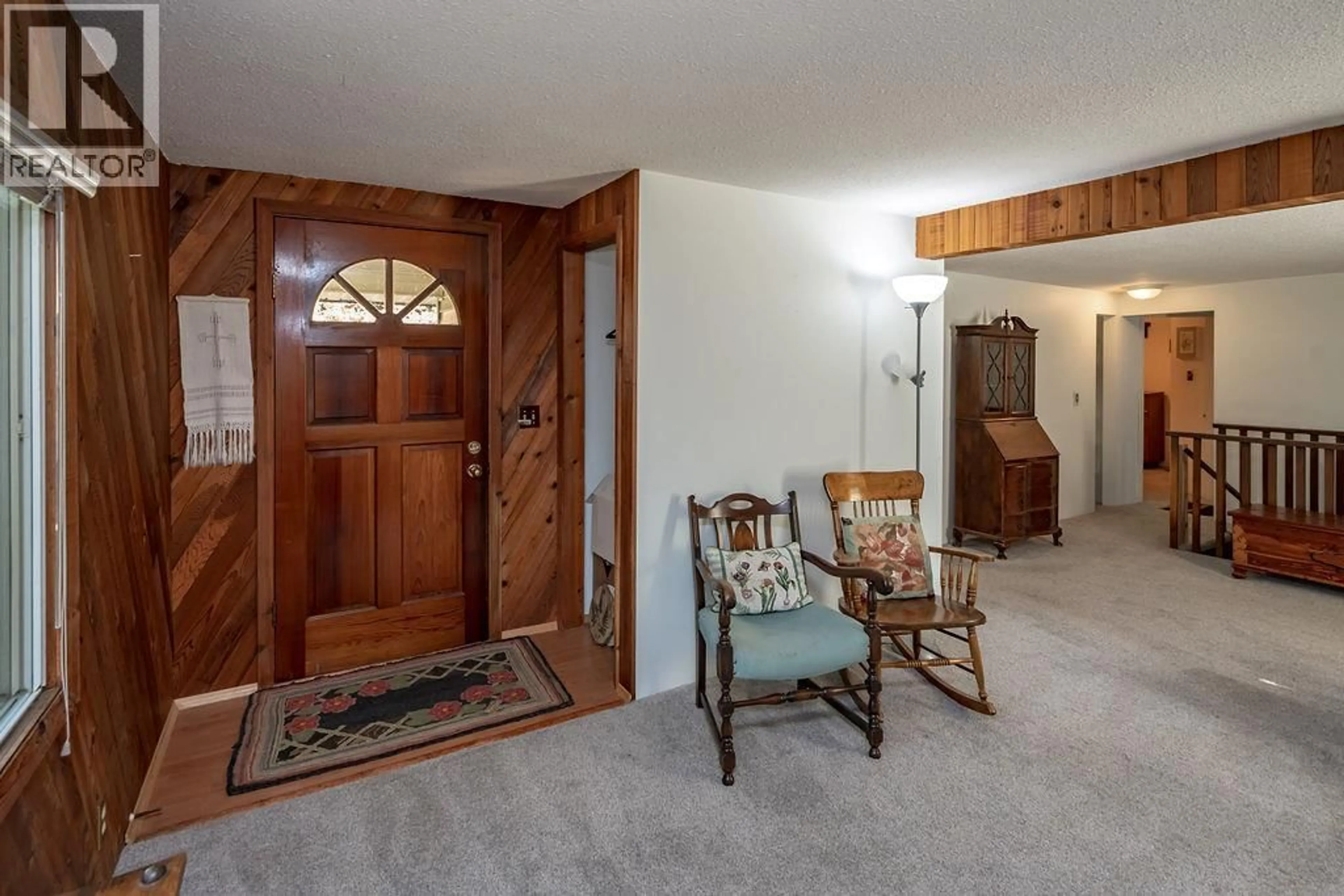Indoor foyer for 205 6TH AVENUE, Castlegar British Columbia V1N1T1