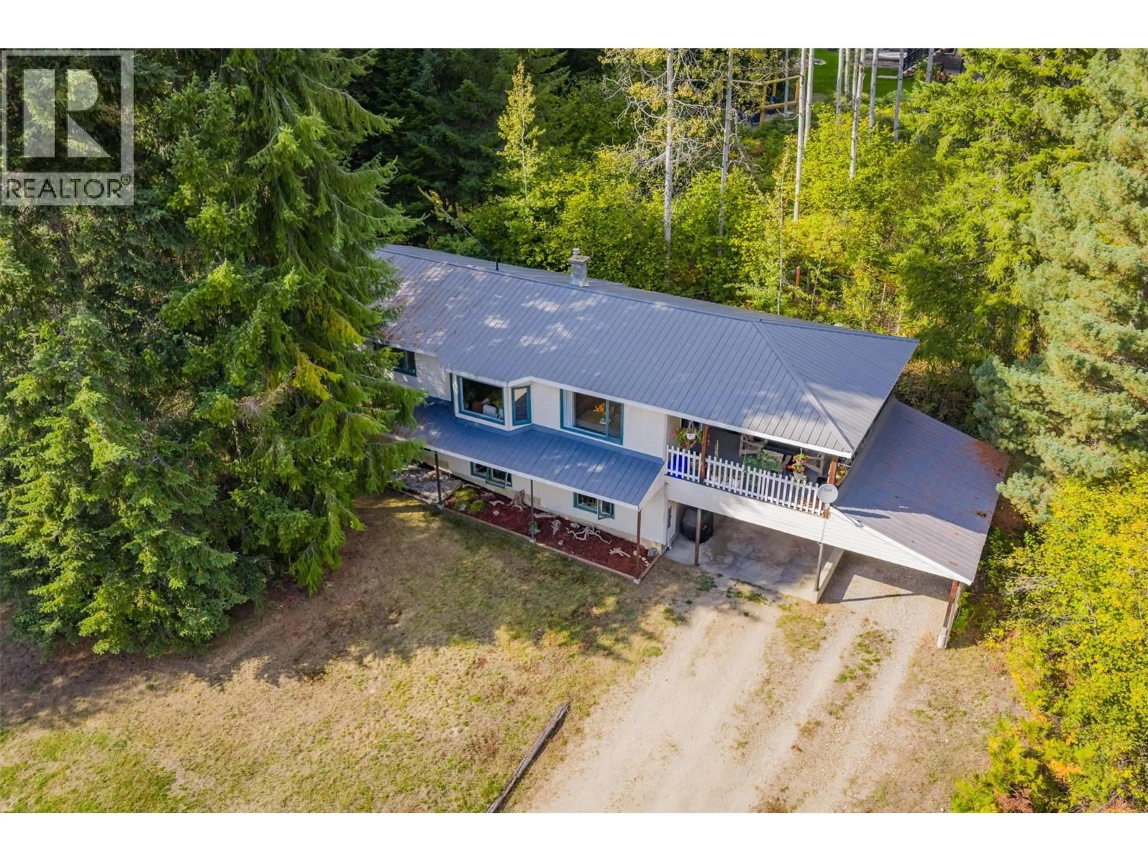 A pic from outside/outdoor area/front of a property/back of a property/a pic from drone, unknown for 3755 KRESTOVA CEMETERY ROAD, Krestova British Columbia V0G1H2