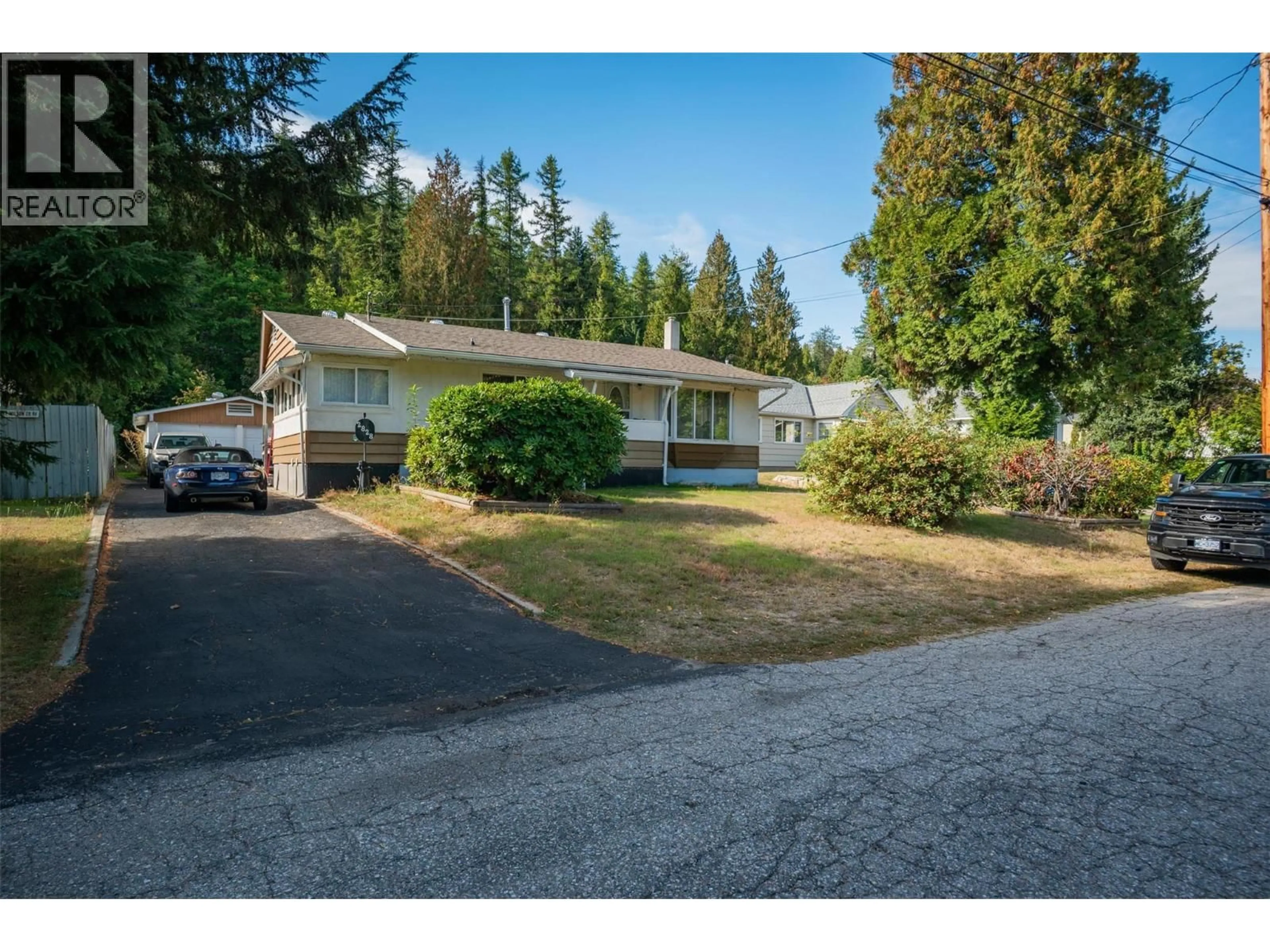A pic from outside/outdoor area/front of a property/back of a property/a pic from drone, street for 2828 9TH AVENUE, Castlegar British Columbia V1N2Z1