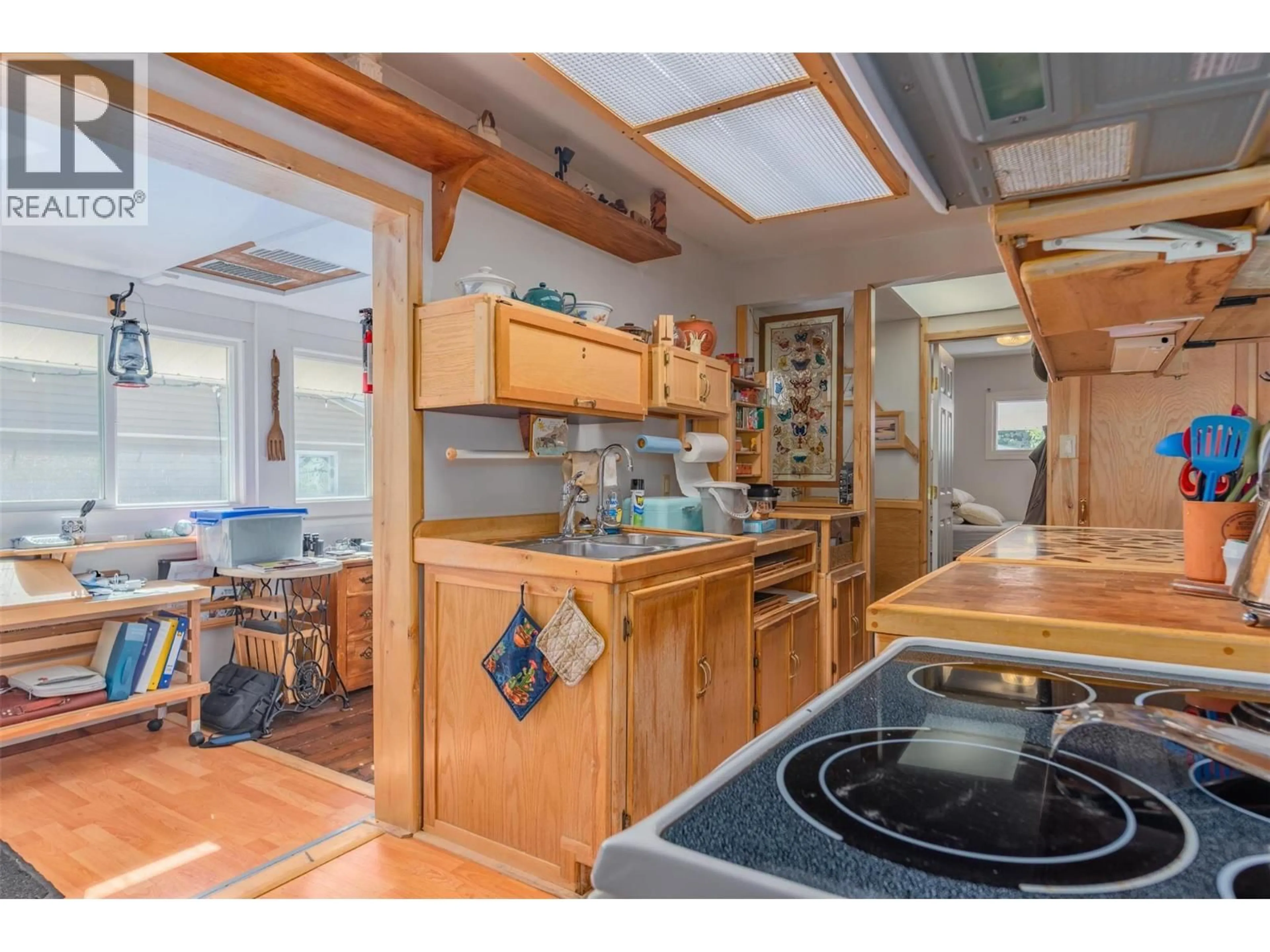 Standard kitchen, unknown for 2828 9TH AVENUE, Castlegar British Columbia V1N2Z1