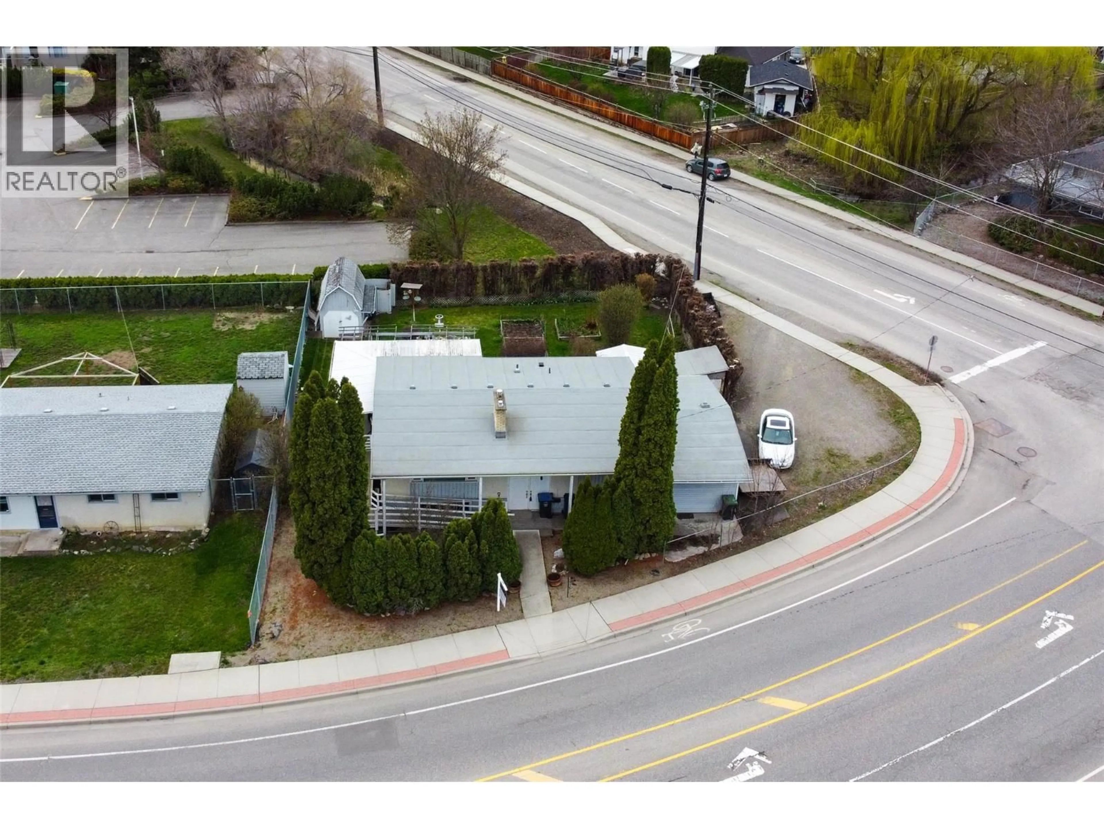 A pic from outside/outdoor area/front of a property/back of a property/a pic from drone, street for 1911 CROSS ROAD, Kelowna British Columbia V1V2E4