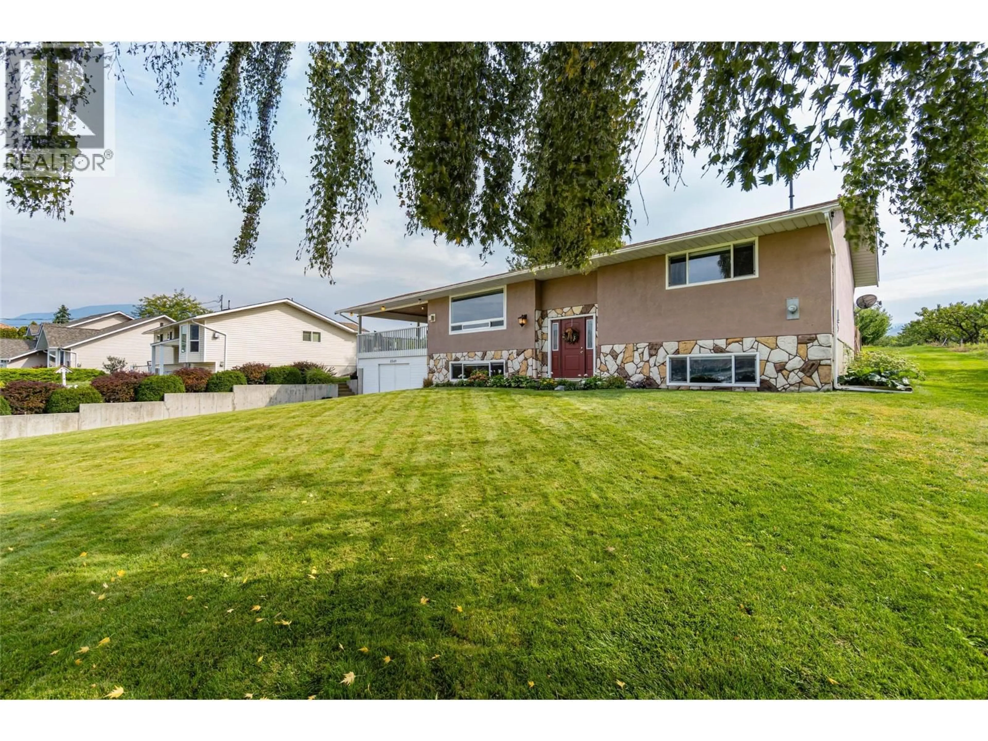 Home with vinyl exterior material, street for 5549 SNOWBRUSH STREET, Oliver British Columbia V0H1T9