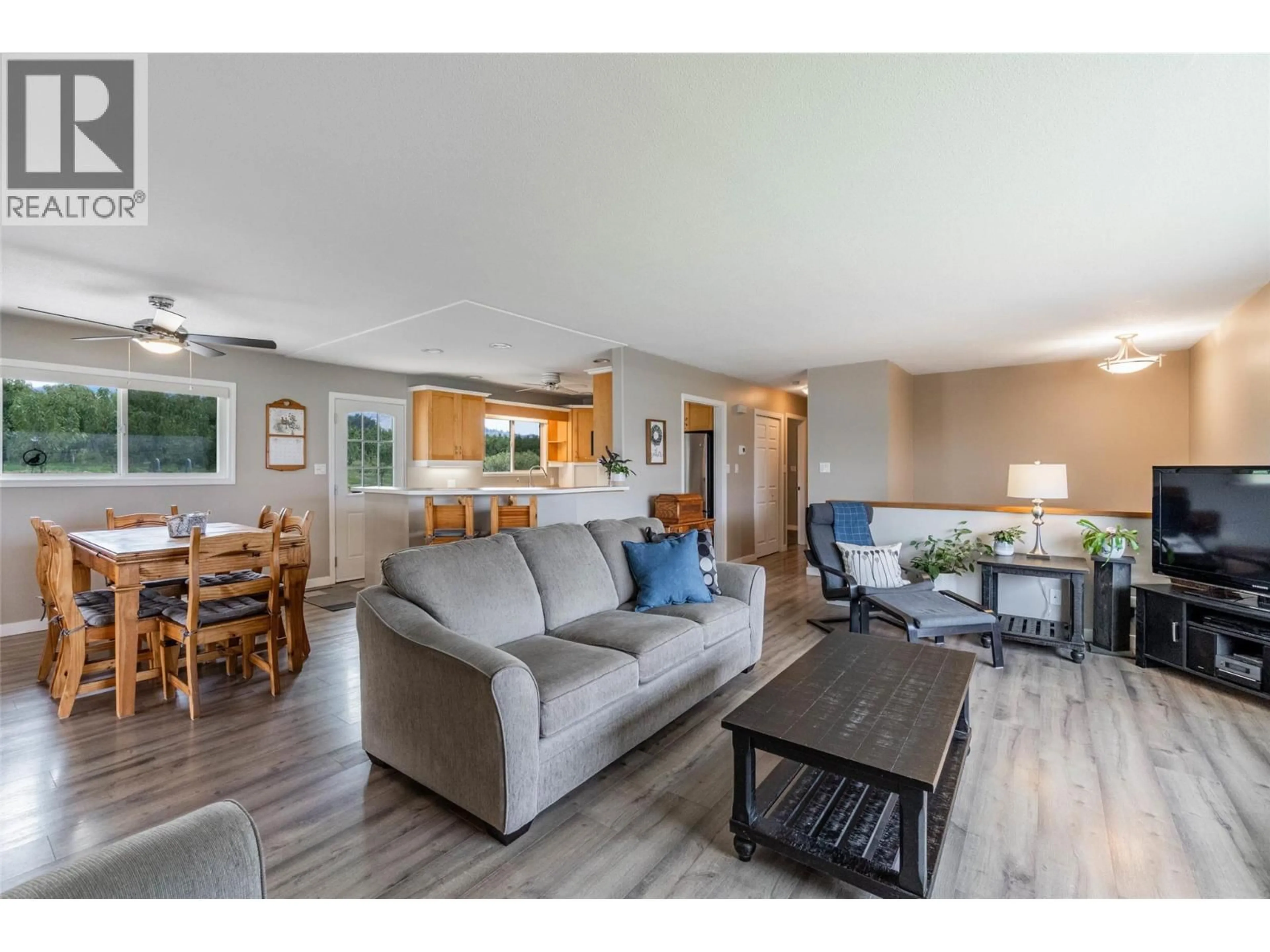 Living room with furniture, wood/laminate floor for 5549 SNOWBRUSH STREET, Oliver British Columbia V0H1T9