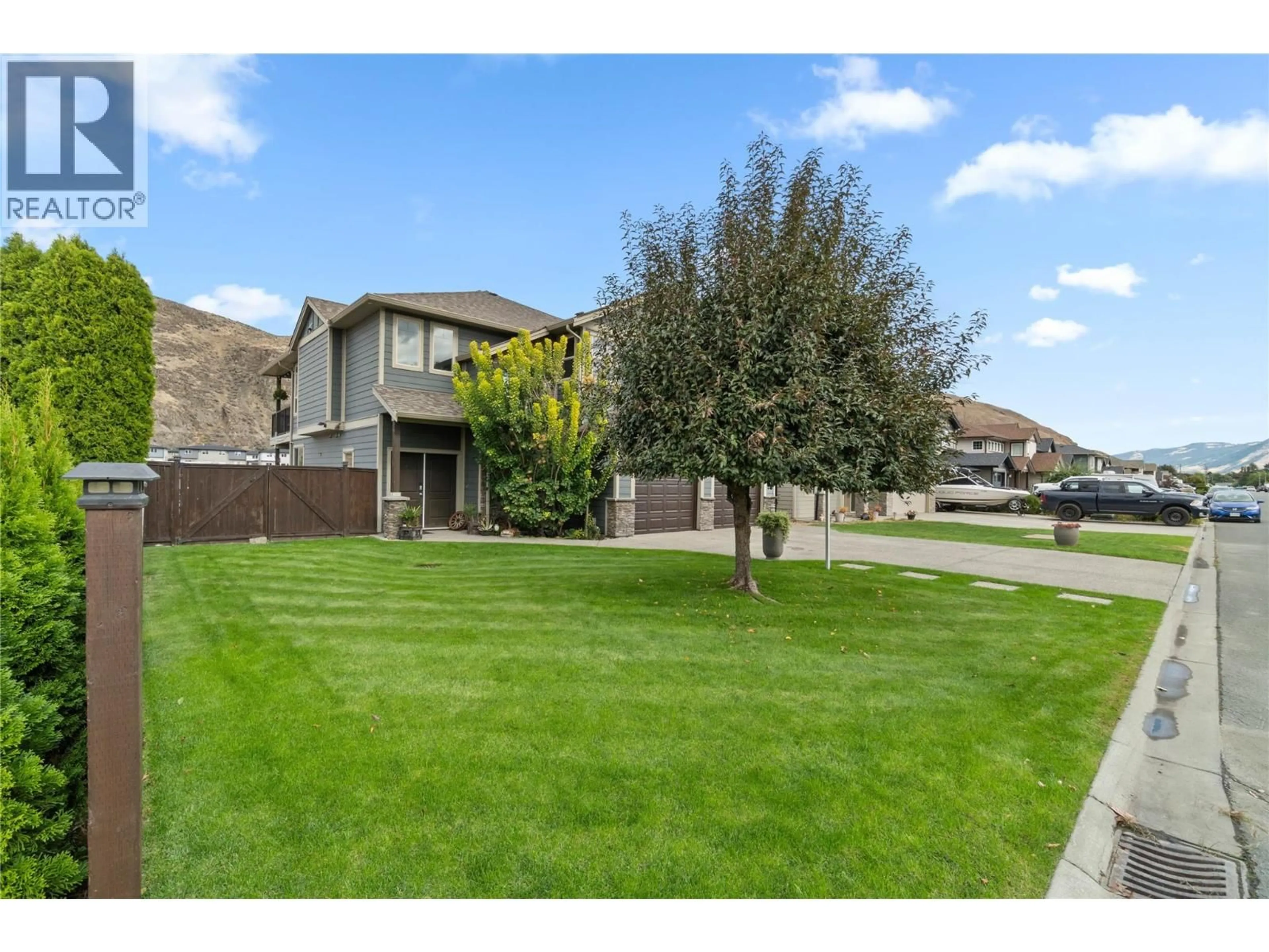 A pic from outside/outdoor area/front of a property/back of a property/a pic from drone, street for 2690 BRIARWOOD AVENUE, Kamloops British Columbia V2B0E2