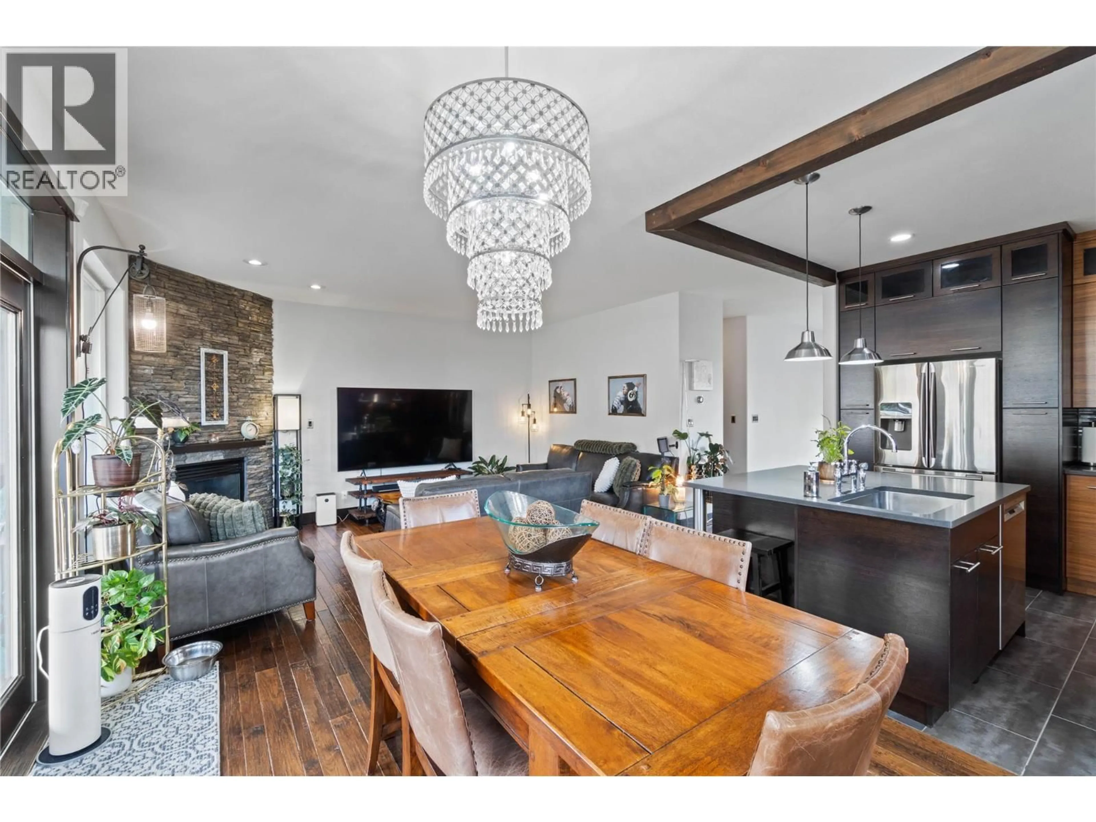 Open concept kitchen, wood/laminate floor for 2690 BRIARWOOD AVENUE, Kamloops British Columbia V2B0E2