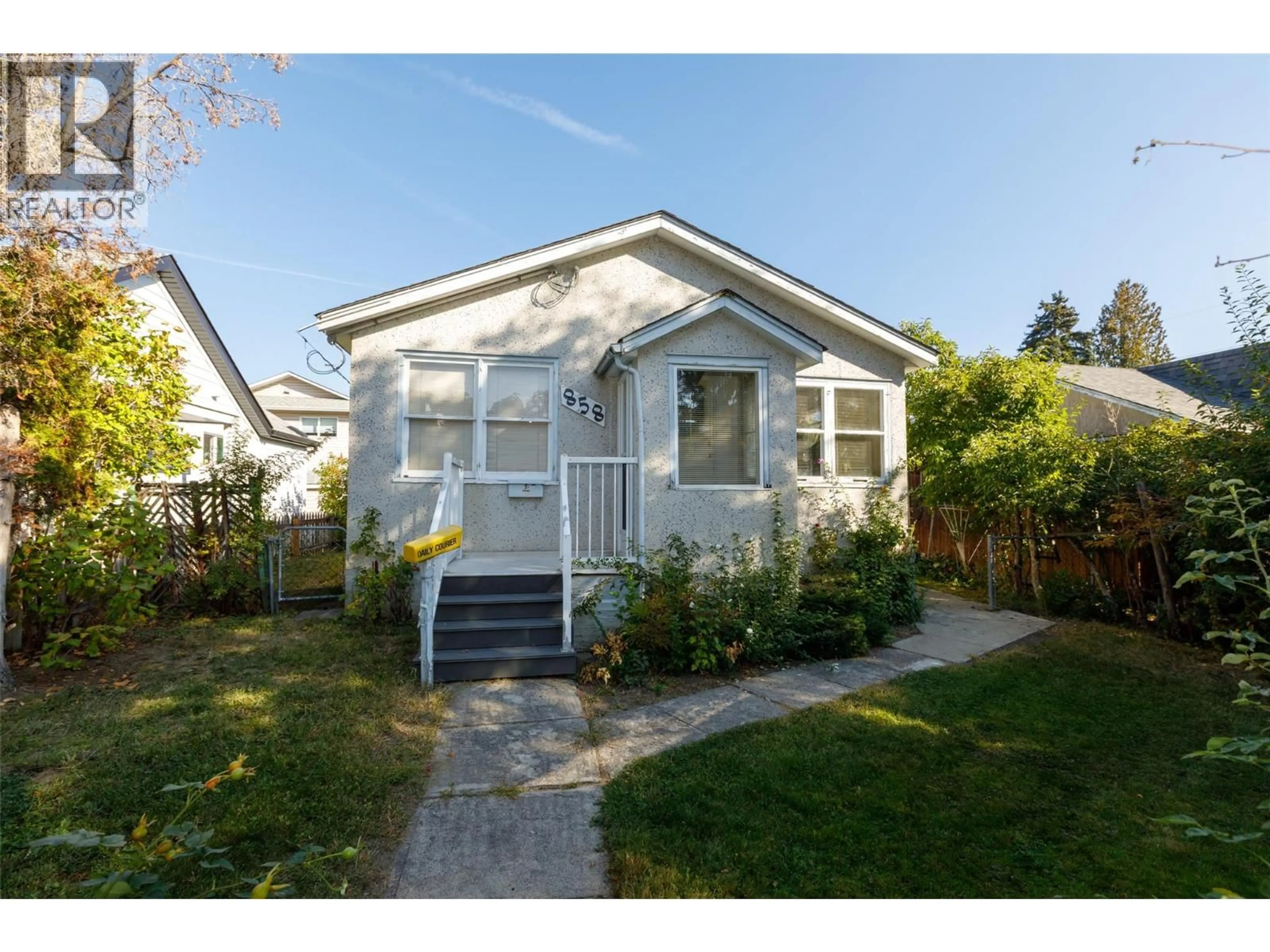 Home with vinyl exterior material, street for 858 CAWSTON AVENUE, Kelowna British Columbia V1Y6Z7