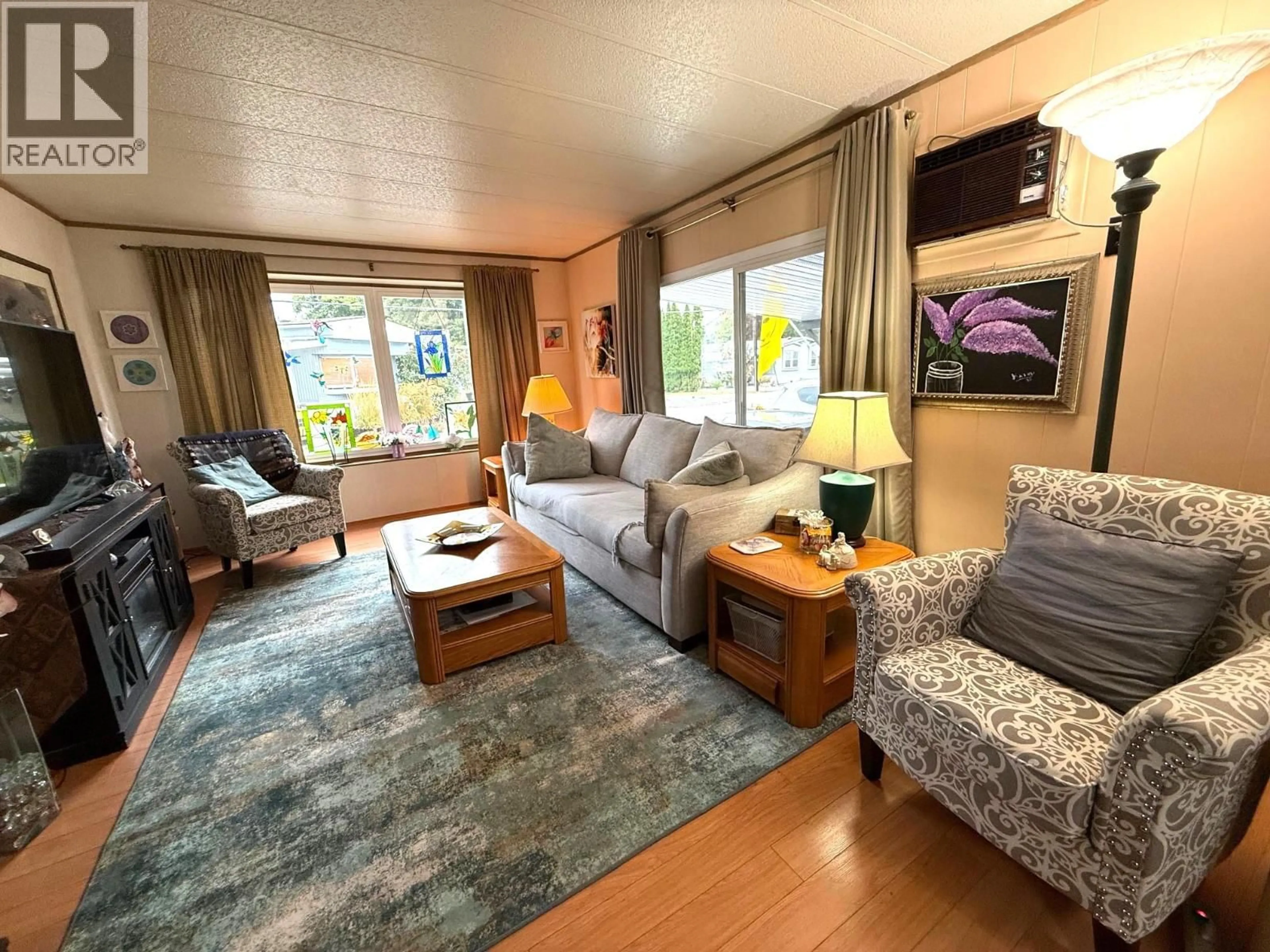 Living room with furniture, wood/laminate floor for 40 - 8712 STEUART STREET, Summerland British Columbia V0H1Z1