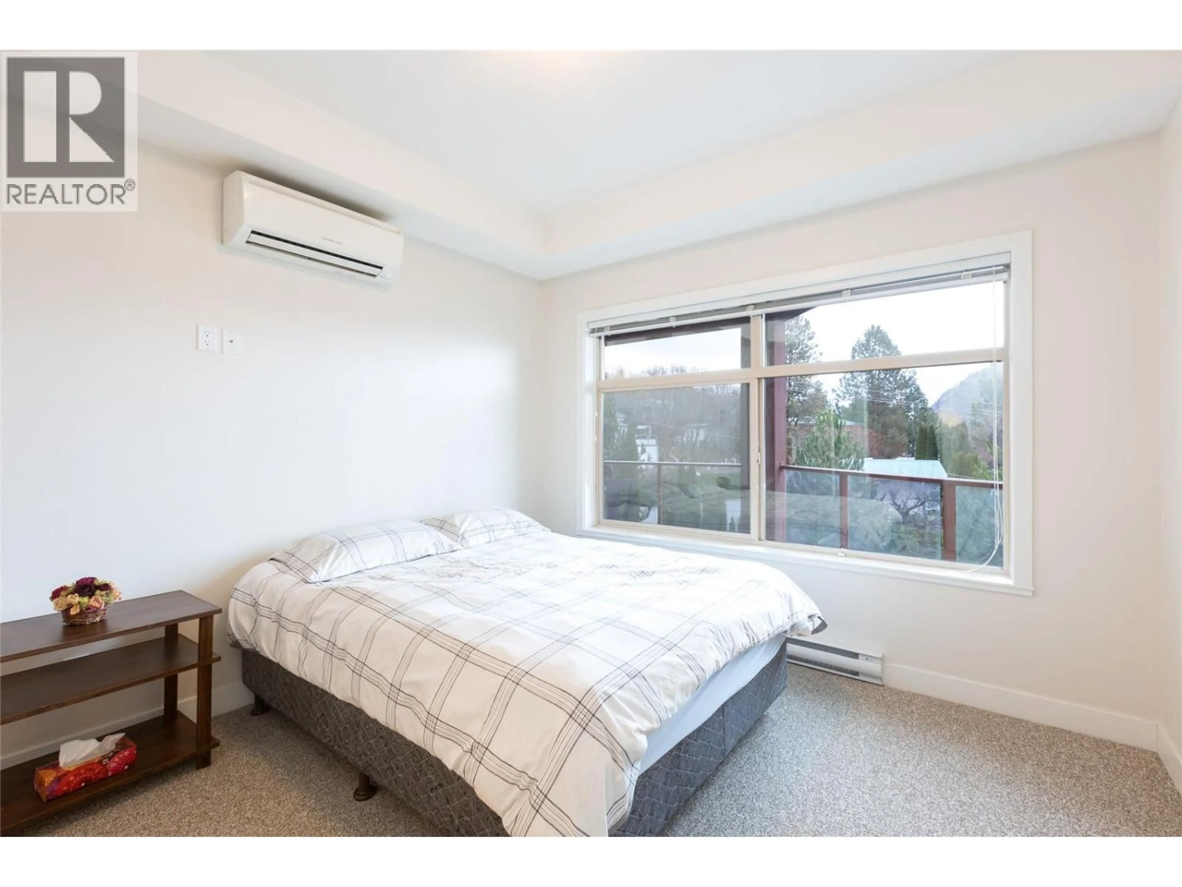 Bedroom with bed, wood/laminate floor for 307 - 3205 SKYVIEW LANE, West Kelowna British Columbia V4T2V2