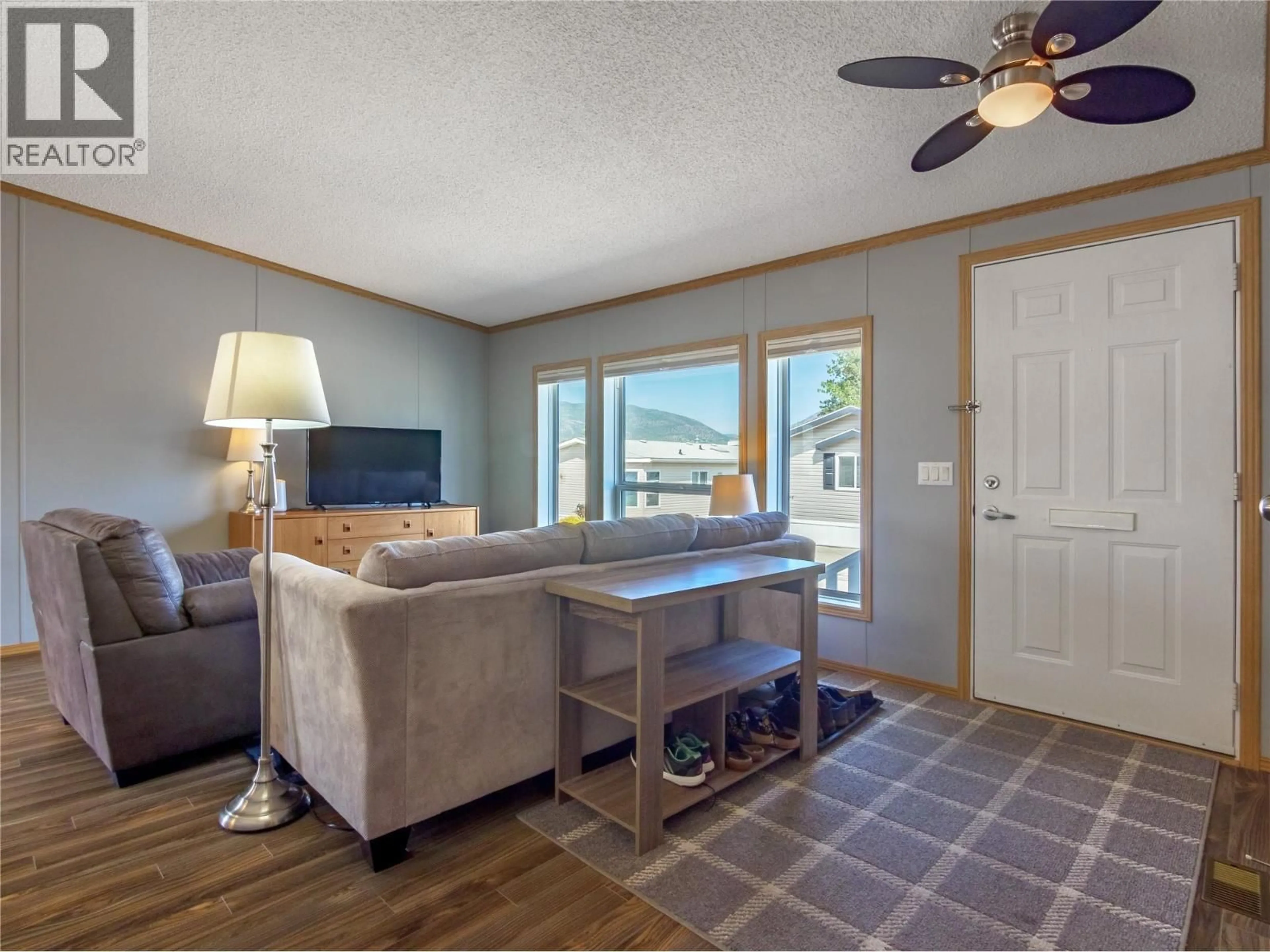 Living room with furniture, unknown for 59 - 98 OKANAGAN AVENUE, Penticton British Columbia V2A3J5