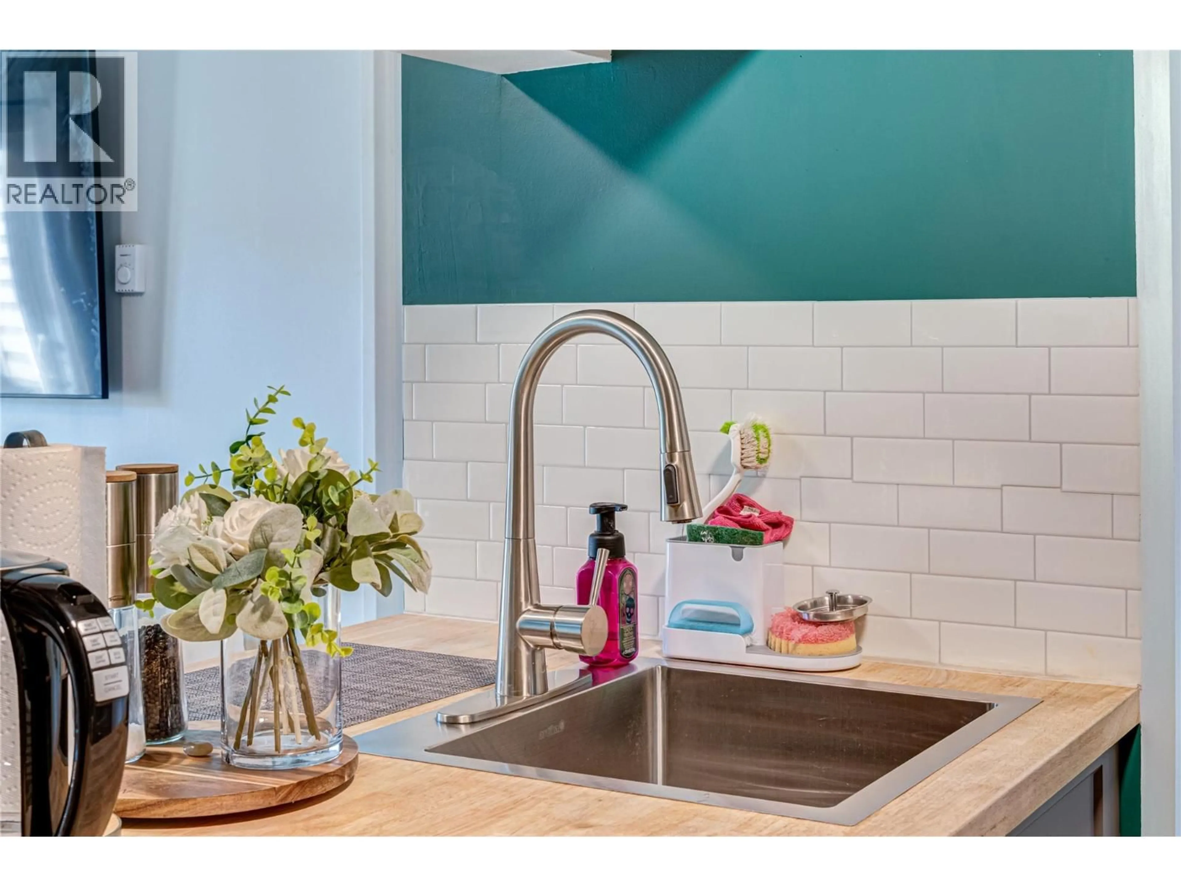 Contemporary kitchen, ceramic/tile floor for 111 - 501 ELK STREET, Elkford British Columbia V0B1H0