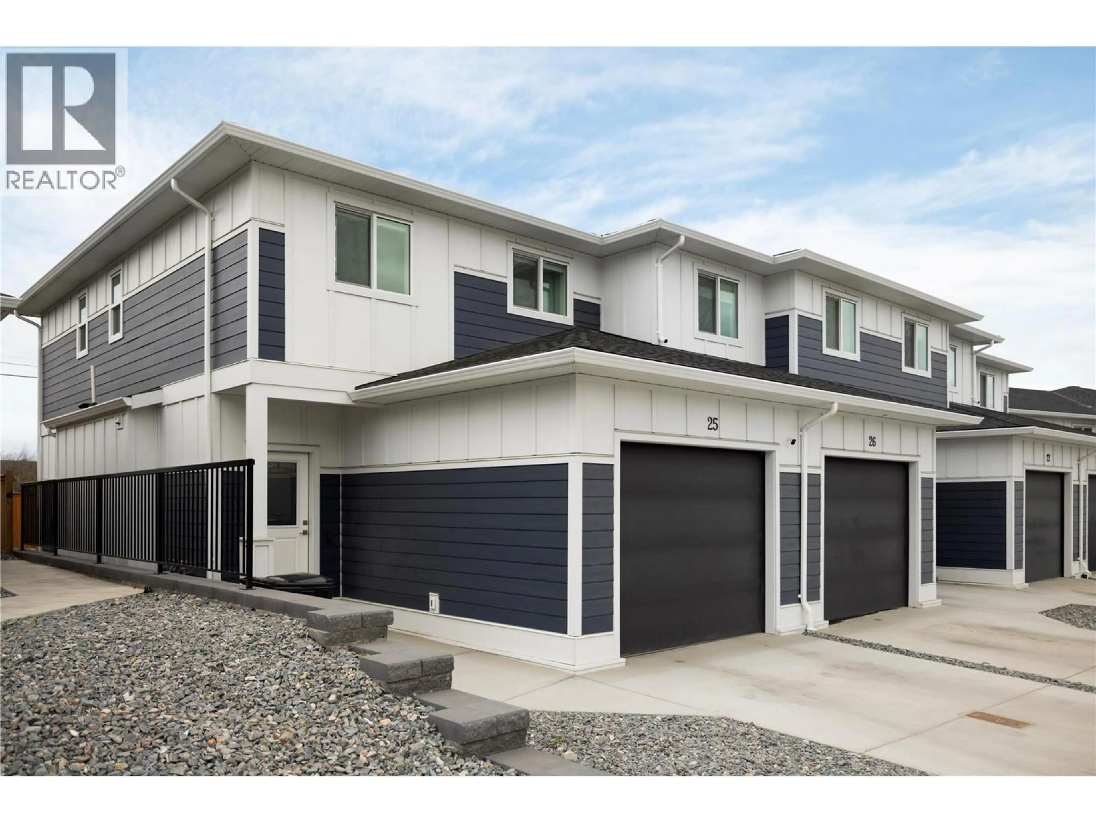 Home with vinyl exterior material, street for 25 - 1999 15 AVENUE, Vernon British Columbia V1T0C6