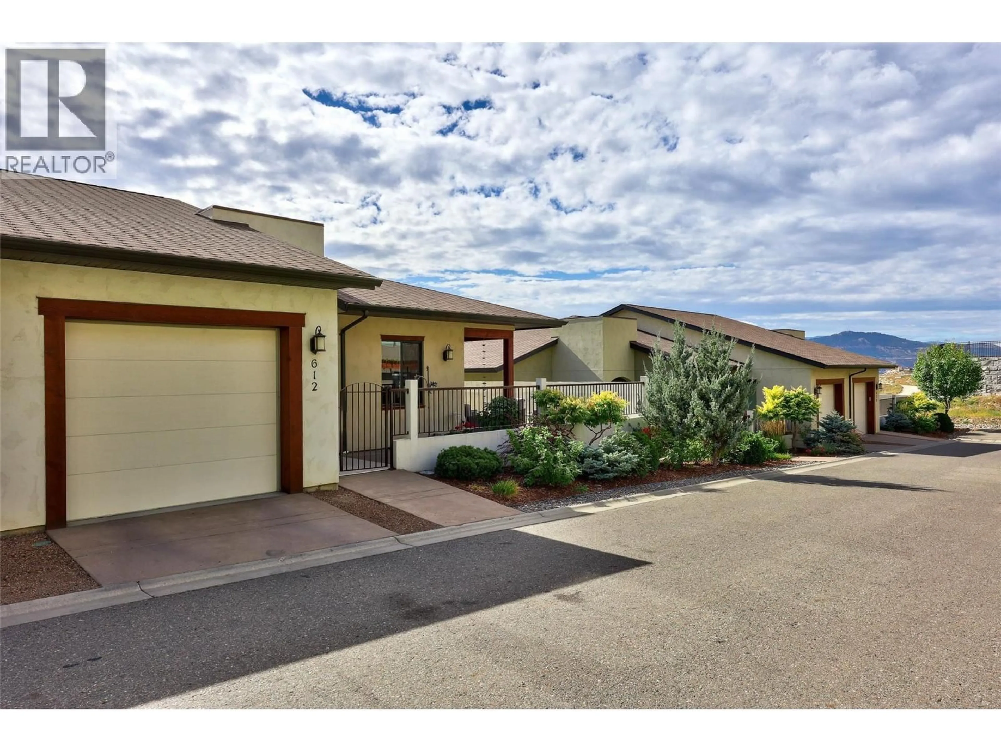 A pic from outside/outdoor area/front of a property/back of a property/a pic from drone, street for 612 BELMONTE COURT, Kamloops British Columbia V2H0C6