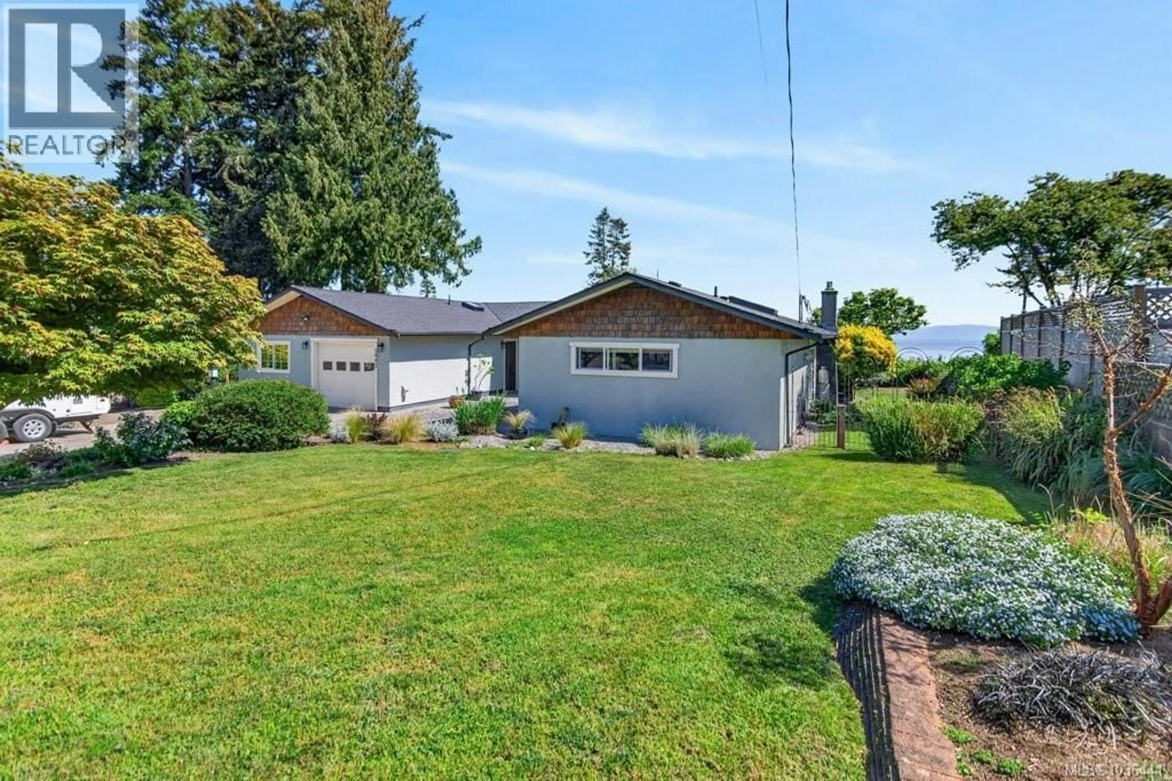 A pic from outside/outdoor area/front of a property/back of a property/a pic from drone, street for 5041 SEAVIEW DRIVE, Bowser British Columbia V0R1G0