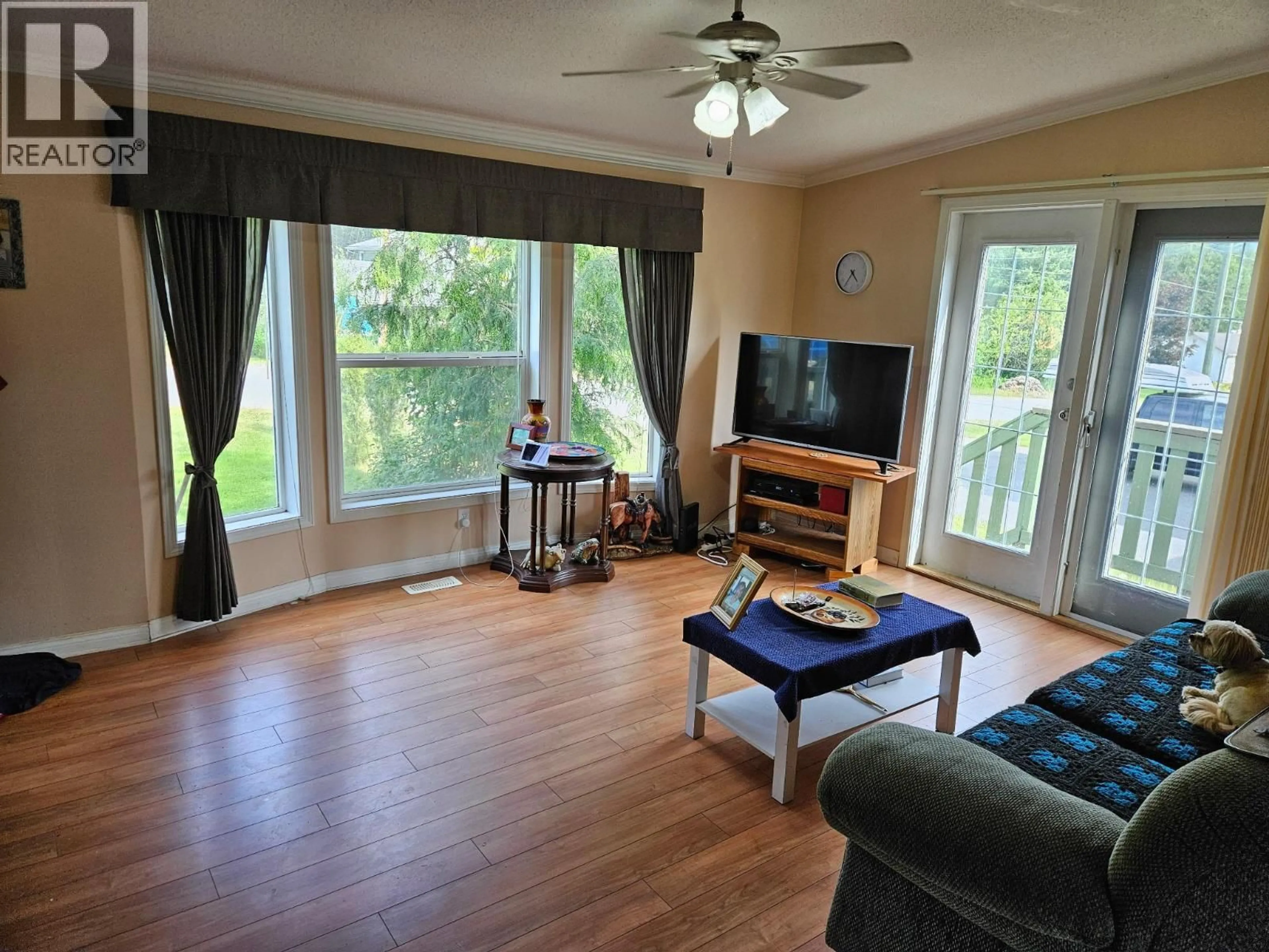 Living room with furniture, wood/laminate floor for 589 FAWN ROAD, Clearwater British Columbia V0E1N1