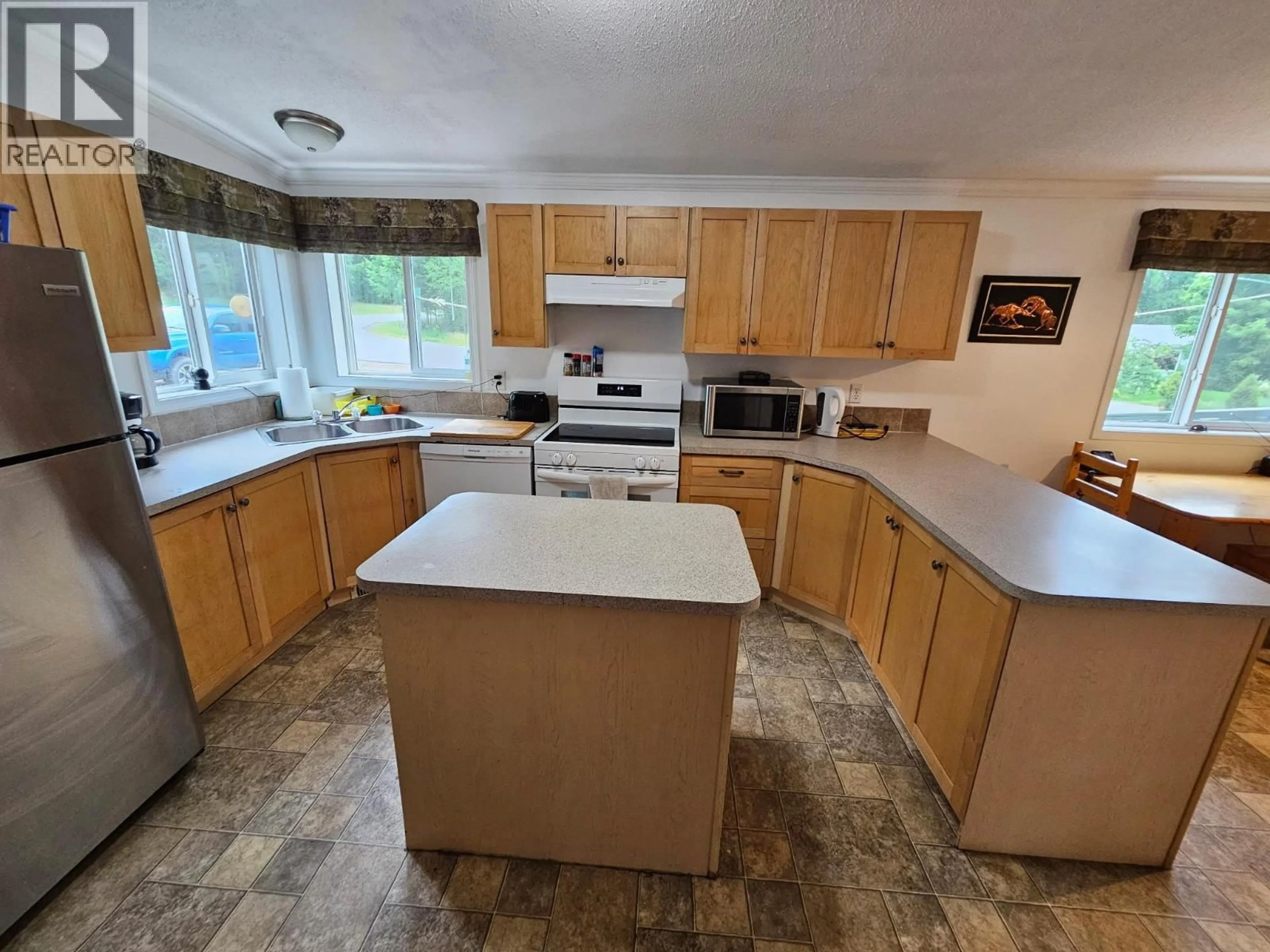Standard kitchen, unknown for 589 FAWN ROAD, Clearwater British Columbia V0E1N1