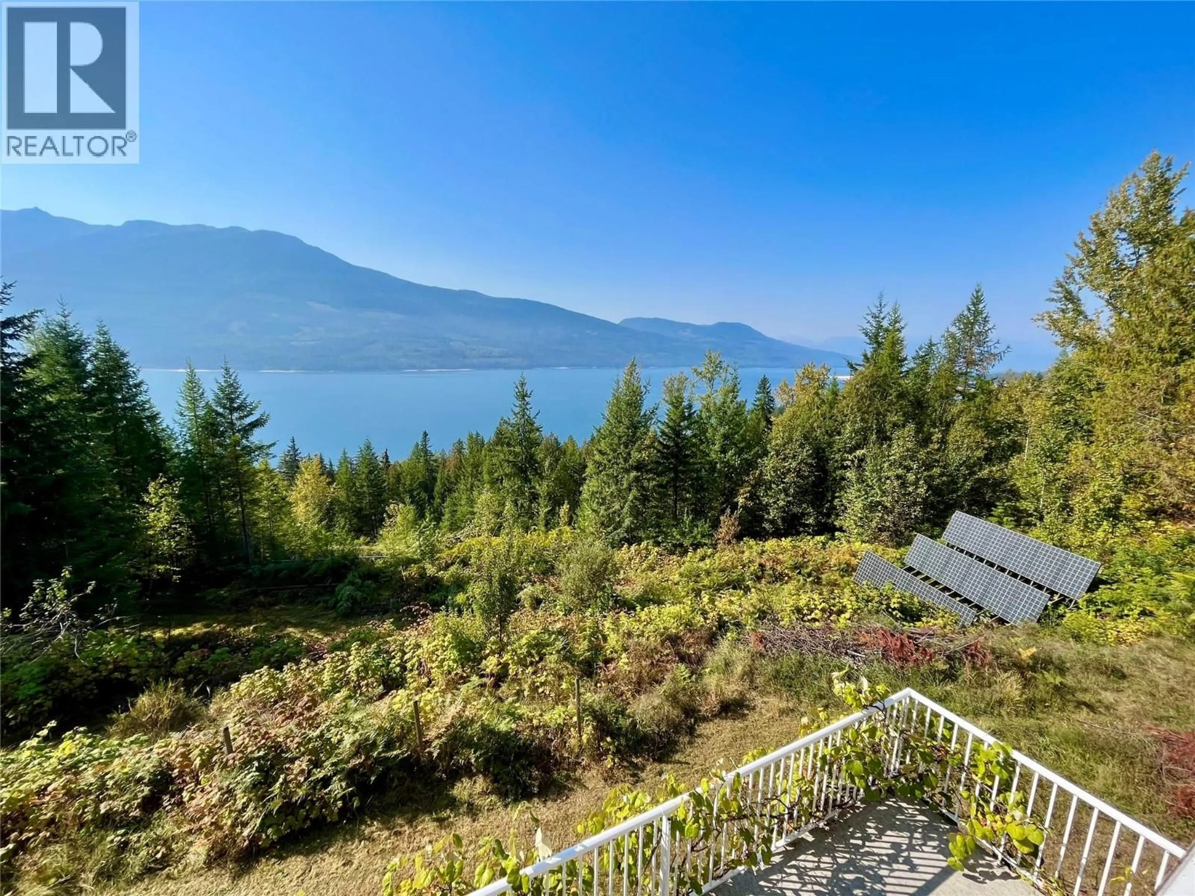 A pic from outside/outdoor area/front of a property/back of a property/a pic from drone, water/lake/river/ocean view for 455 CRESCENT BAY ROAD, Nakusp British Columbia V0G1R1