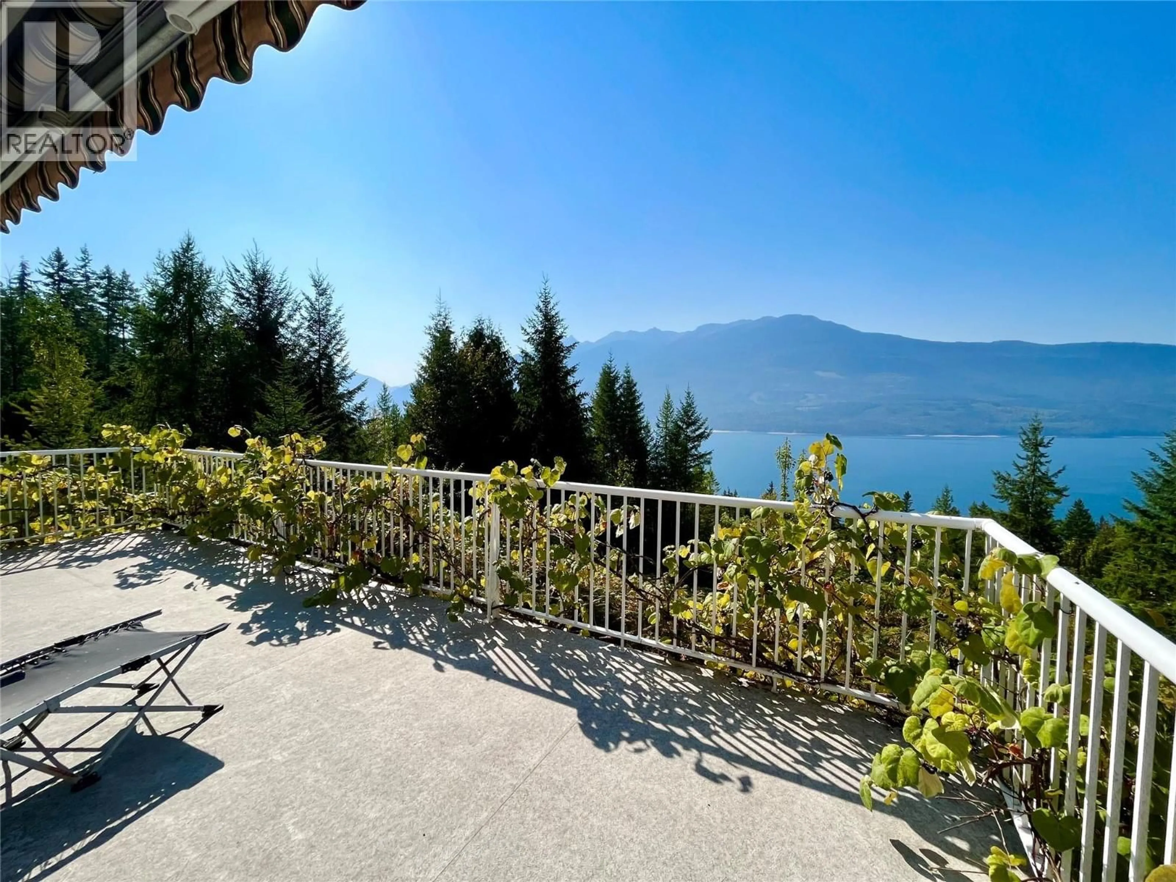 Patio, water/lake/river/ocean view for 455 CRESCENT BAY ROAD, Nakusp British Columbia V0G1R1