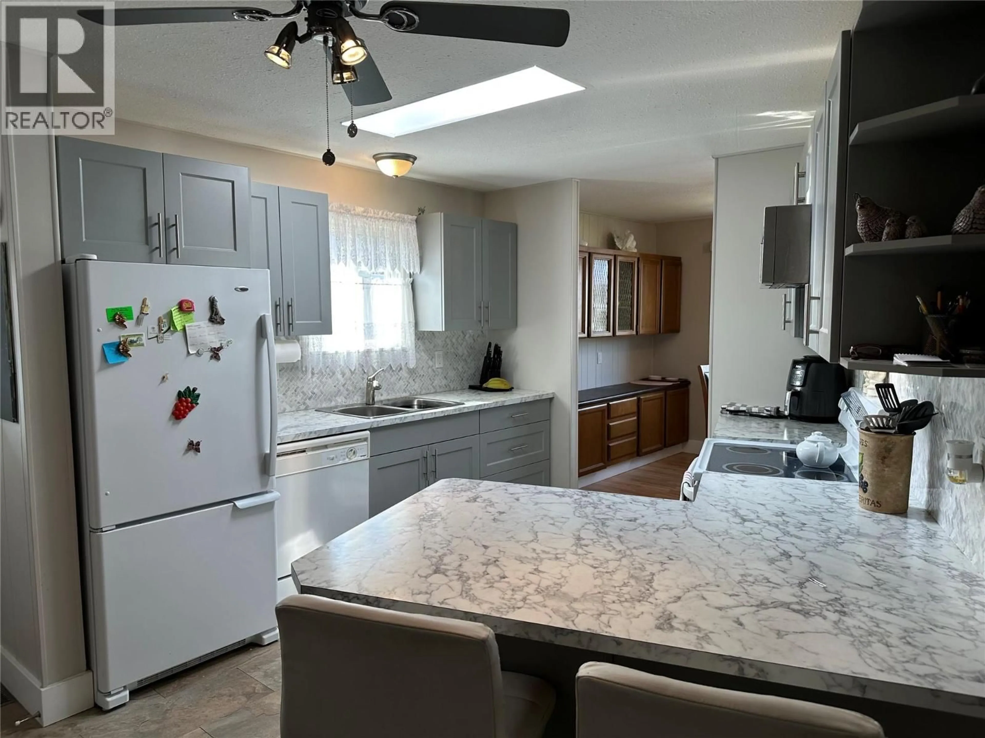 Open concept kitchen, ceramic/tile floor for 55 - 6601 TUCELNUIT DRIVE, Oliver British Columbia V0H1T3