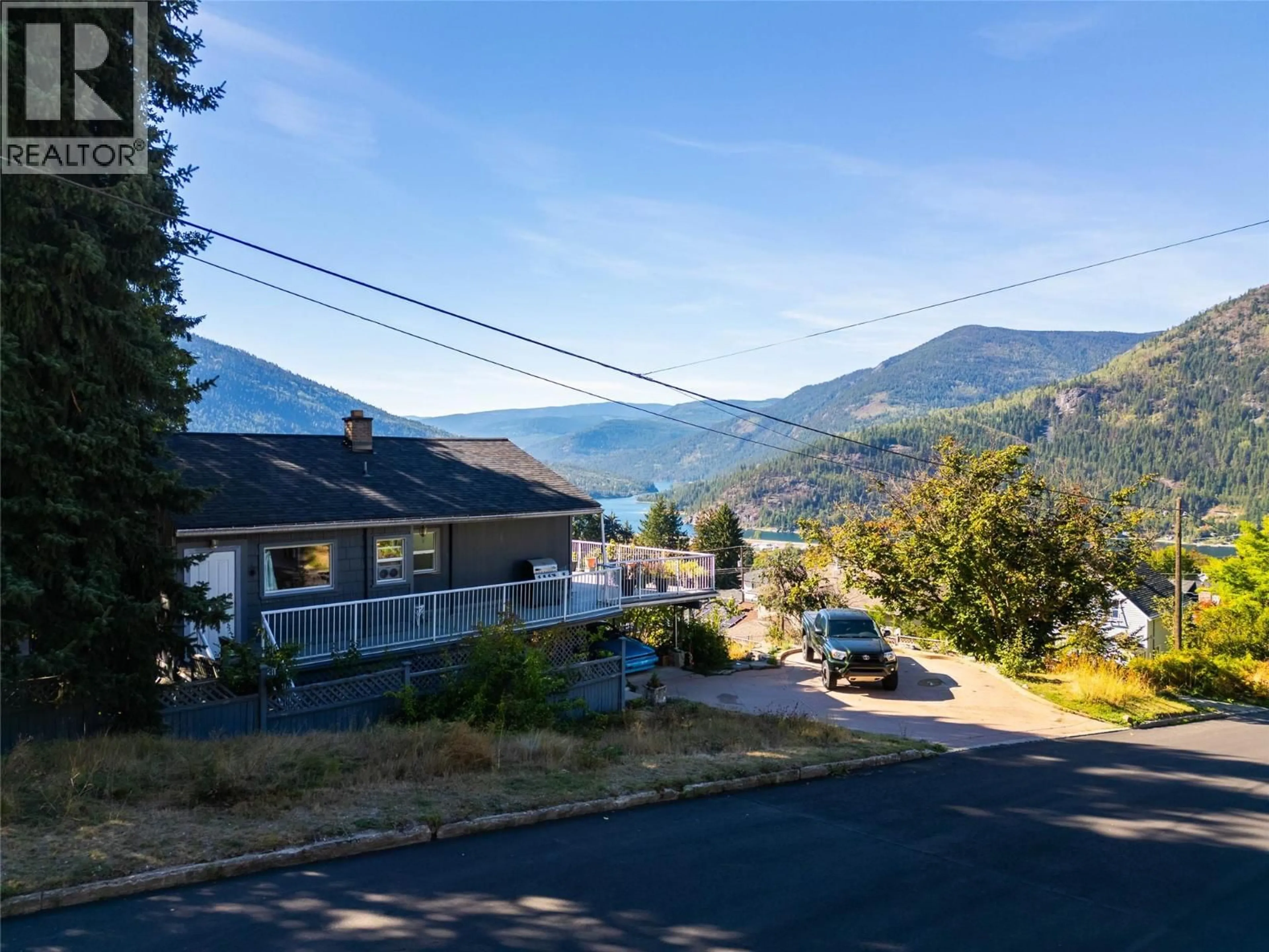 A pic from outside/outdoor area/front of a property/back of a property/a pic from drone, mountain view for 1524 CEDAR STREET, Nelson British Columbia V1L2G3