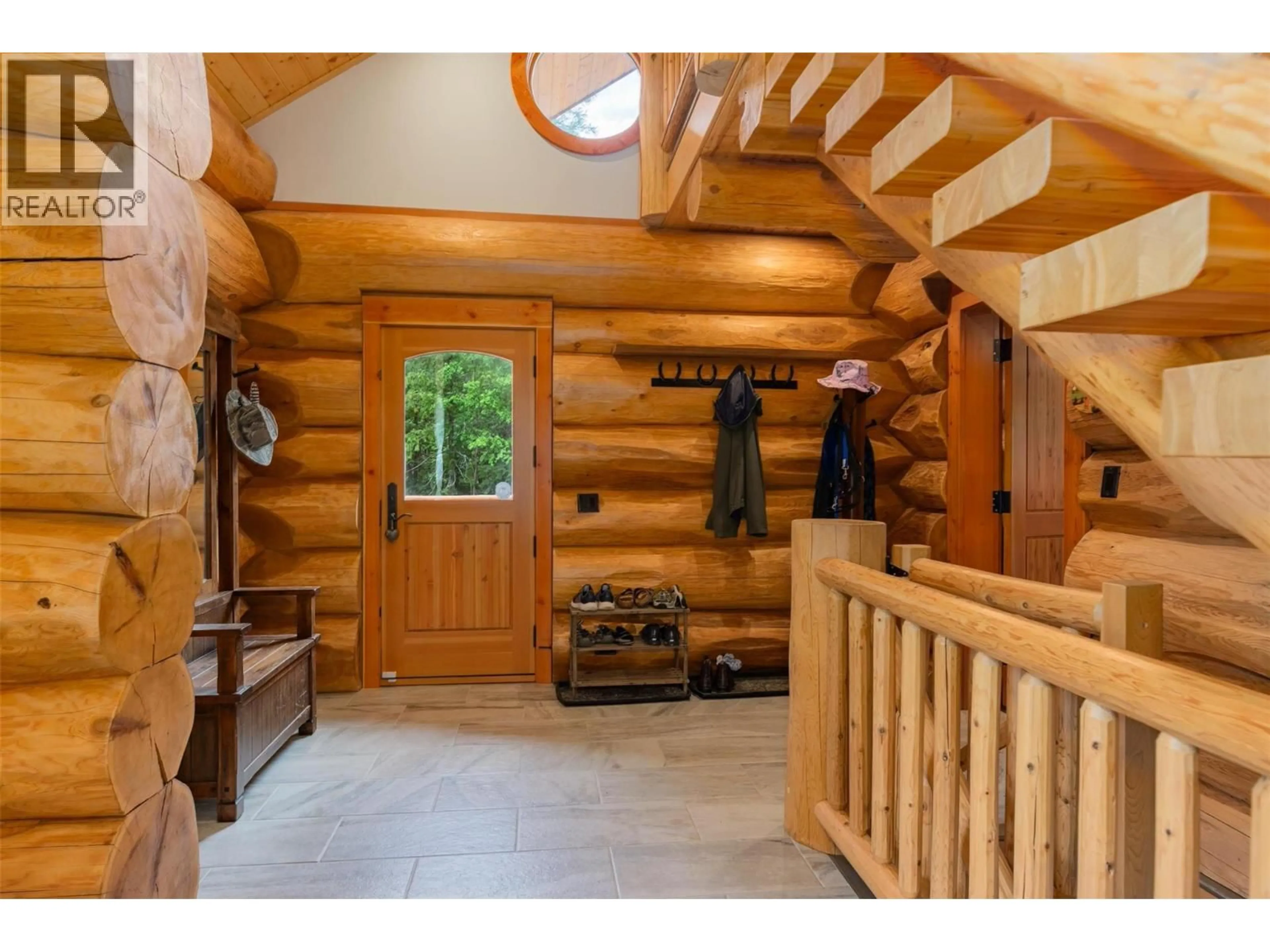 Indoor entryway for 800 HIGHWAY 22 OTHER, Rossland British Columbia V0G1Y0