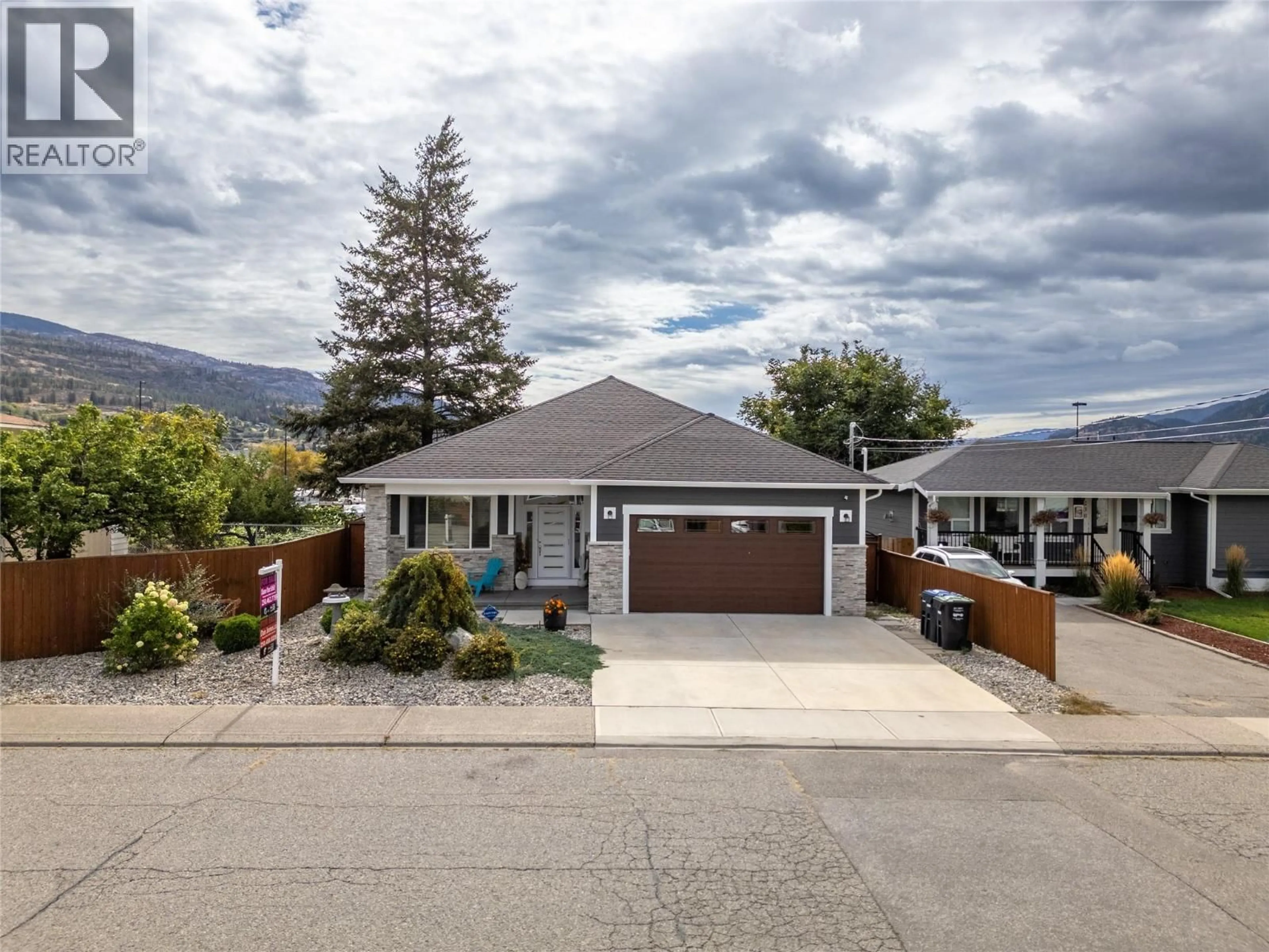 A pic from outside/outdoor area/front of a property/back of a property/a pic from drone, street for 220 BRANDON AVENUE, Penticton British Columbia V2A3S6