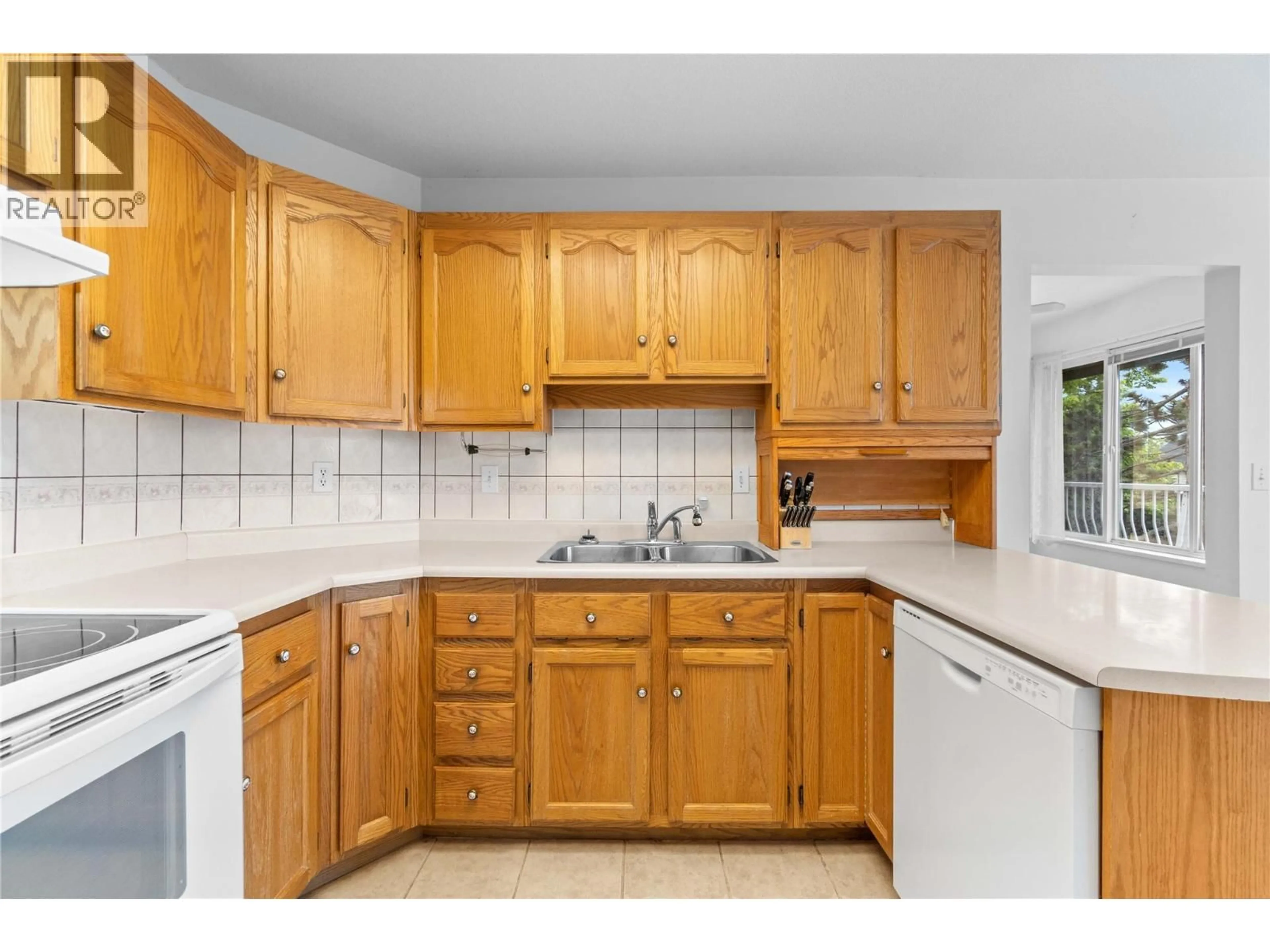 Standard kitchen, unknown for 314 - 250 5 STREET SOUTHEAST, Salmon Arm British Columbia V1E1J8