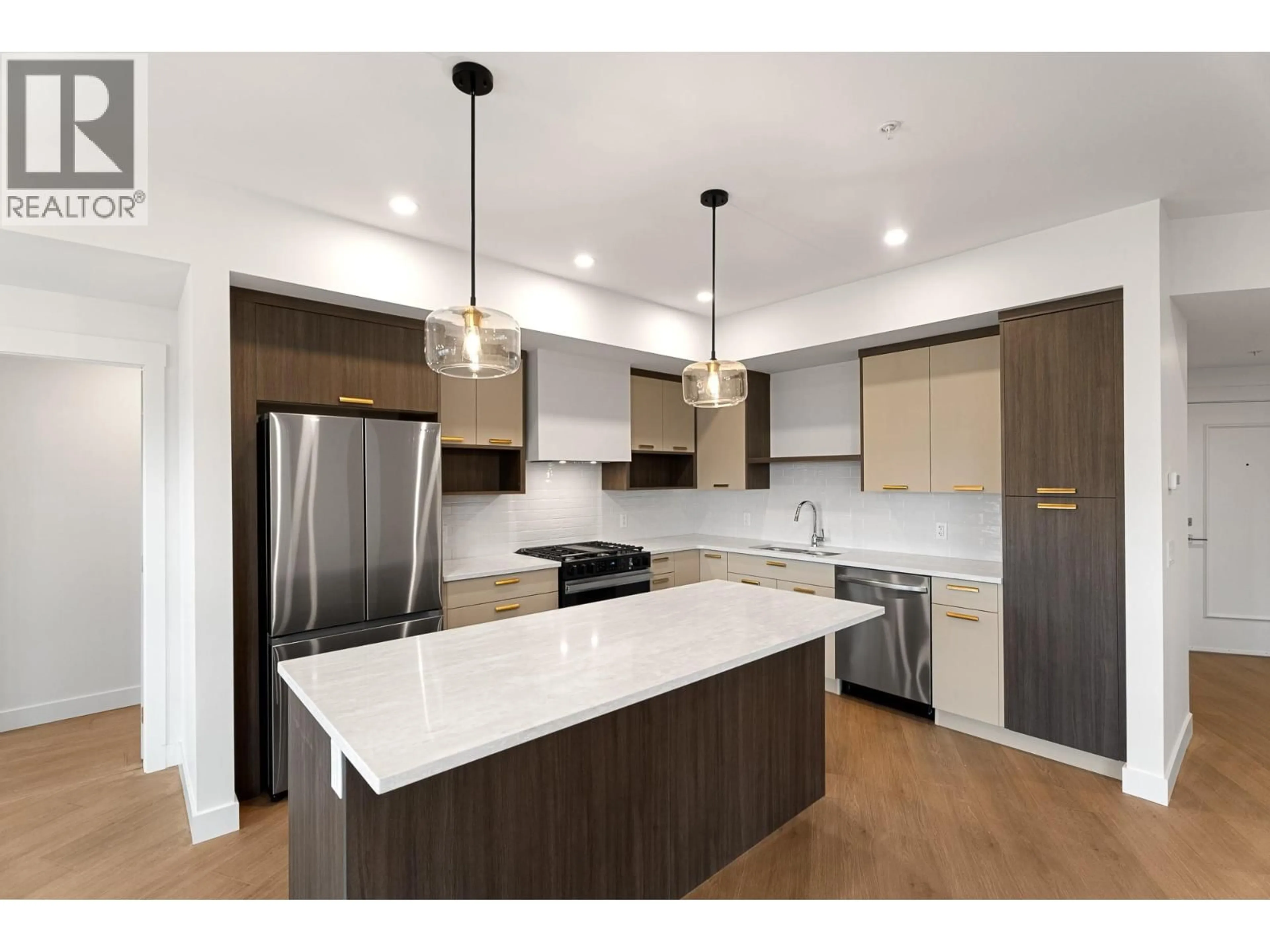 Open concept kitchen, wood/laminate floor for 205 - 1844 QU'APPELLE BOULEVARD, Kamloops British Columbia V2E0E8