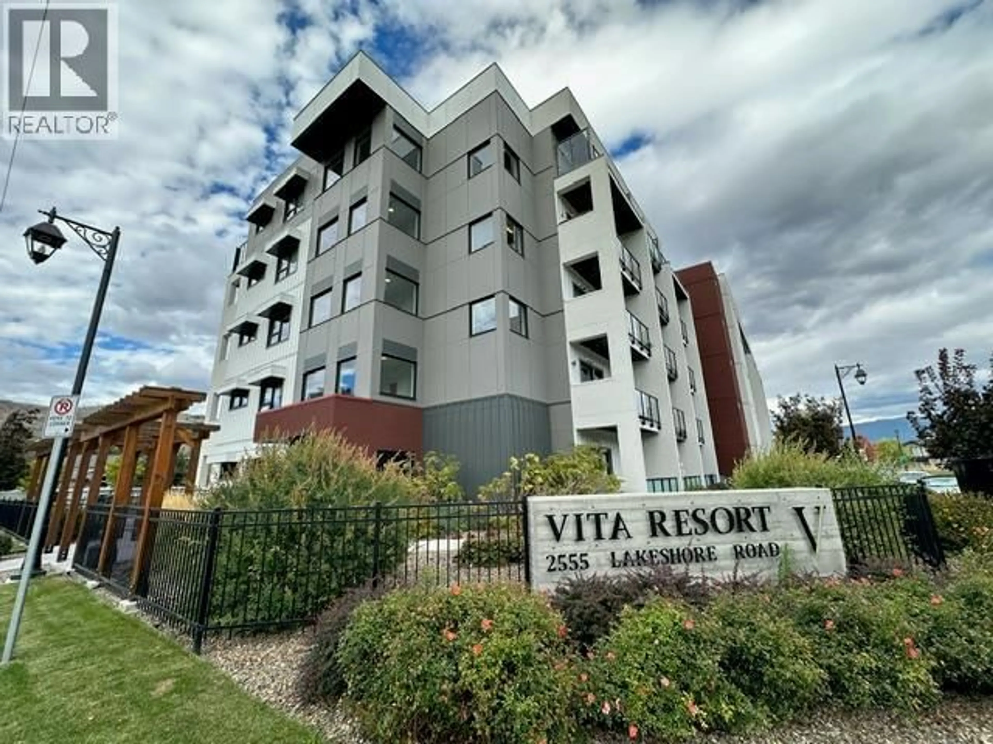 A pic from outside/outdoor area/front of a property/back of a property/a pic from drone, unknown for 310 - 2555 LAKESHORE ROAD, Vernon British Columbia V1H0A4