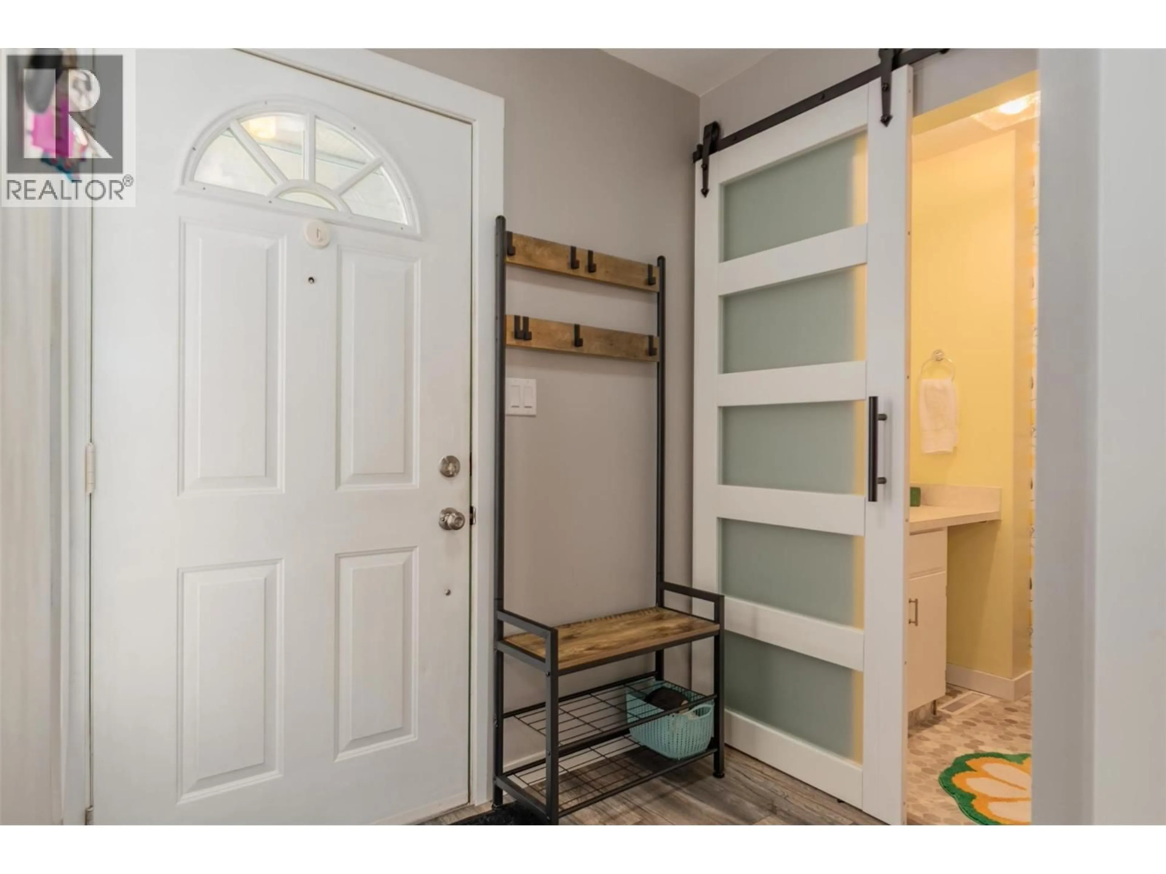 Indoor entryway for 1206 PRIMROSE STREET, Trail British Columbia V1R4M7