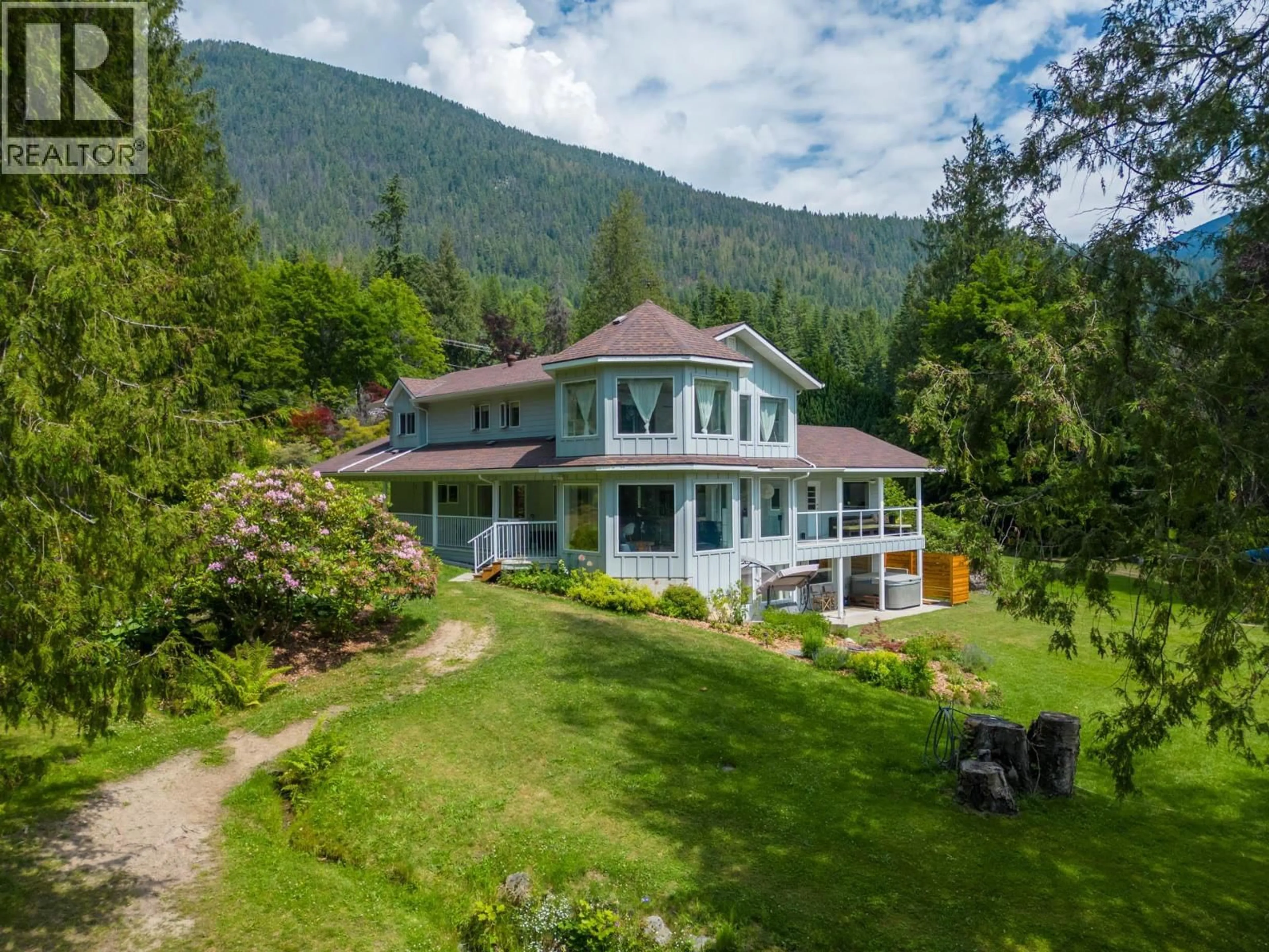 A pic from outside/outdoor area/front of a property/back of a property/a pic from drone, mountain view for 4161 HEROUX ROAD, Nelson British Columbia V1L6N5