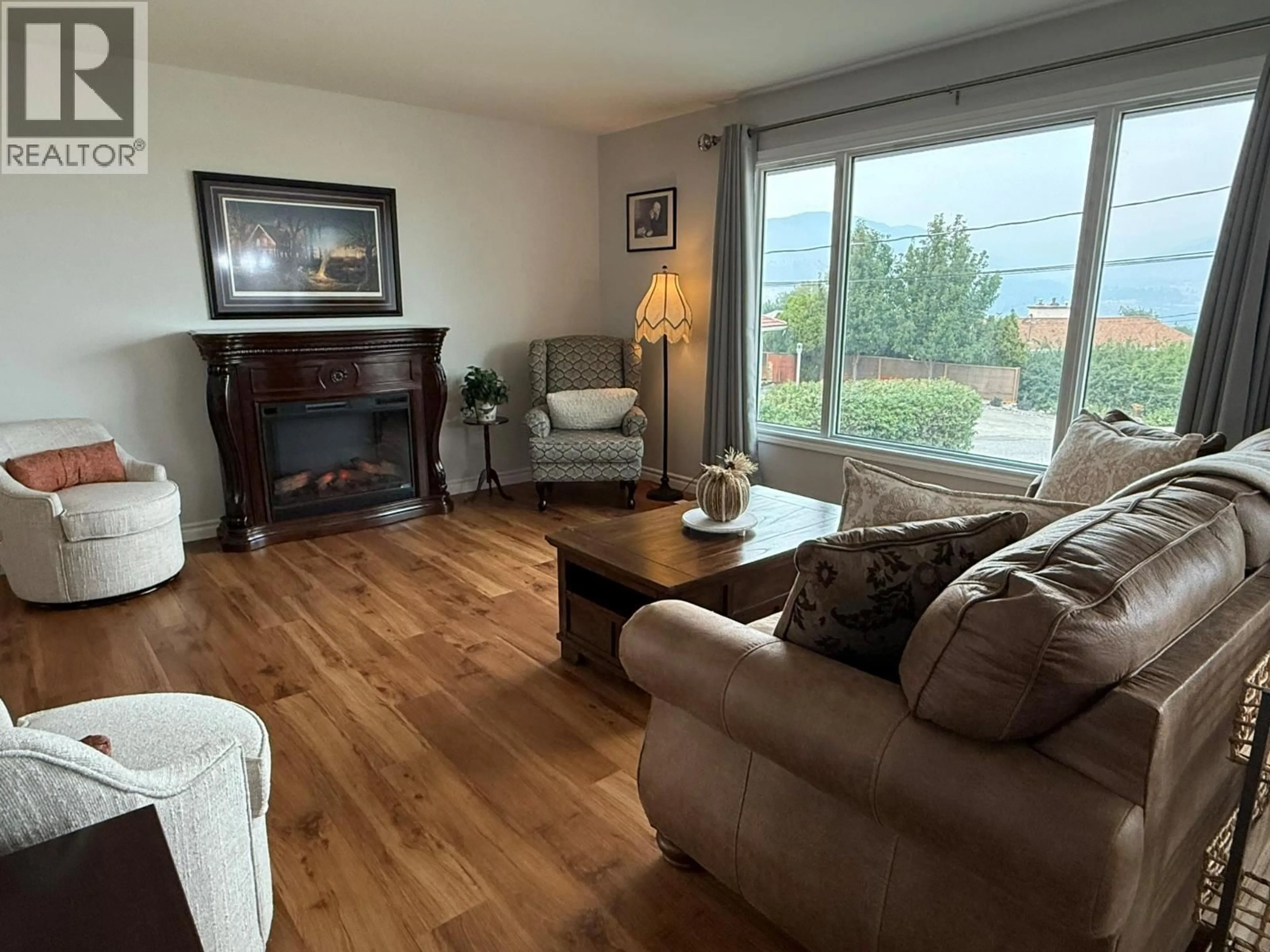 Living room with furniture, wood/laminate floor for 162 DUNCAN PLACE, Penticton British Columbia V2A4B3