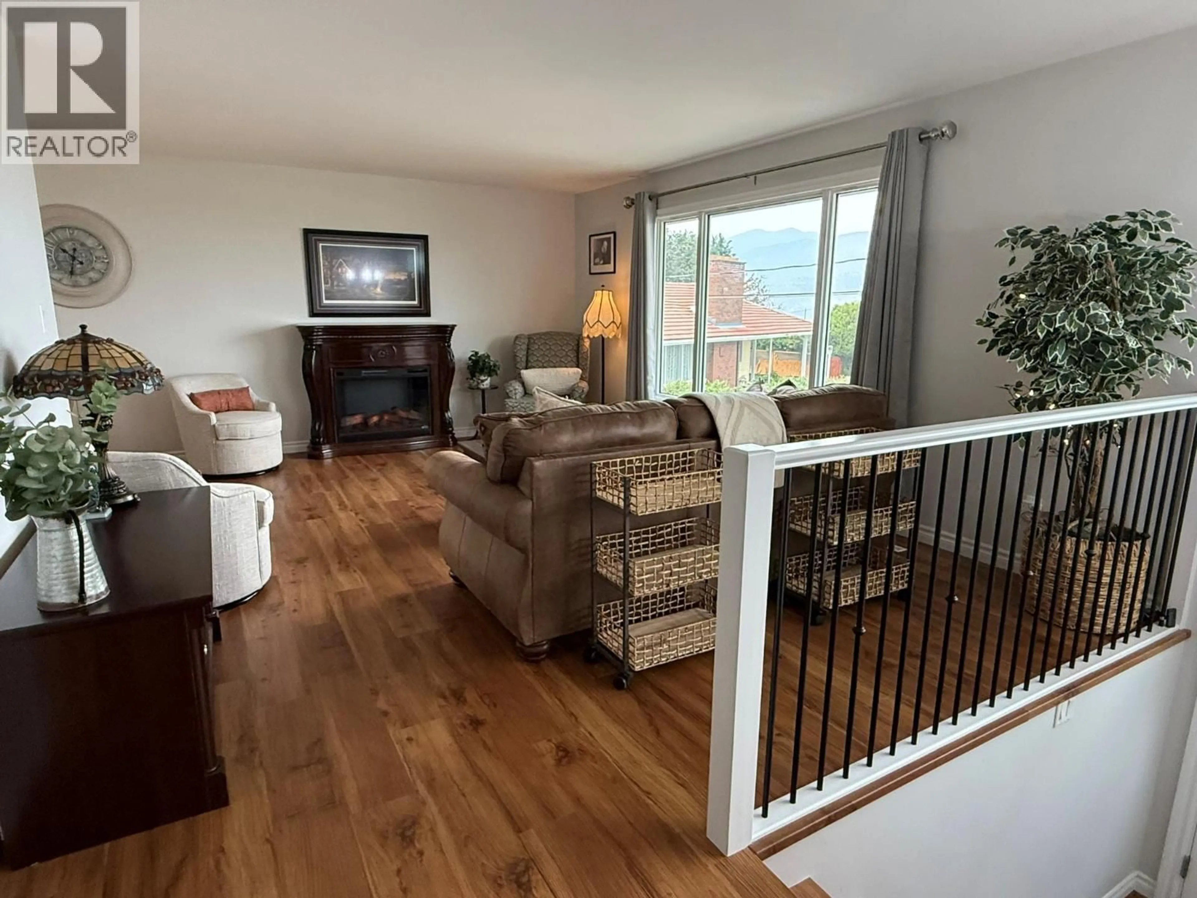 Living room with furniture, wood/laminate floor for 162 DUNCAN PLACE, Penticton British Columbia V2A4B3