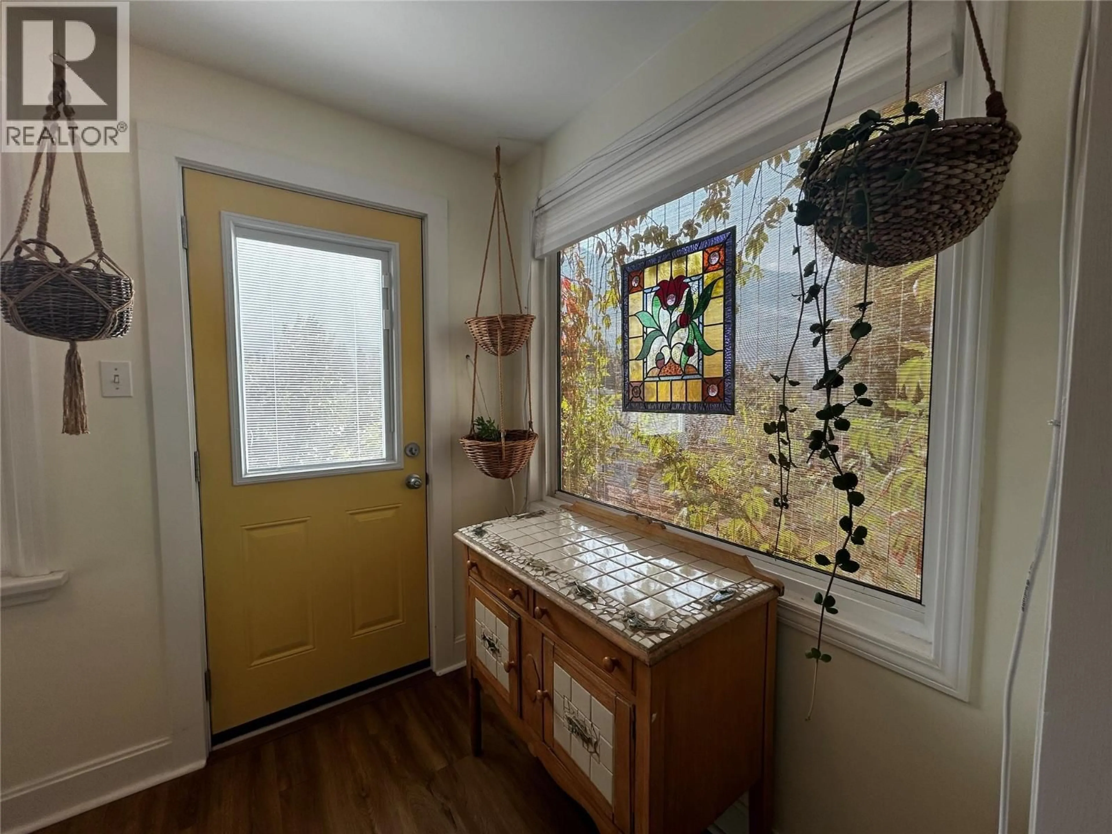 Indoor entryway for 3385 UPPER LEVELS ROAD, Robson British Columbia V0G1X0