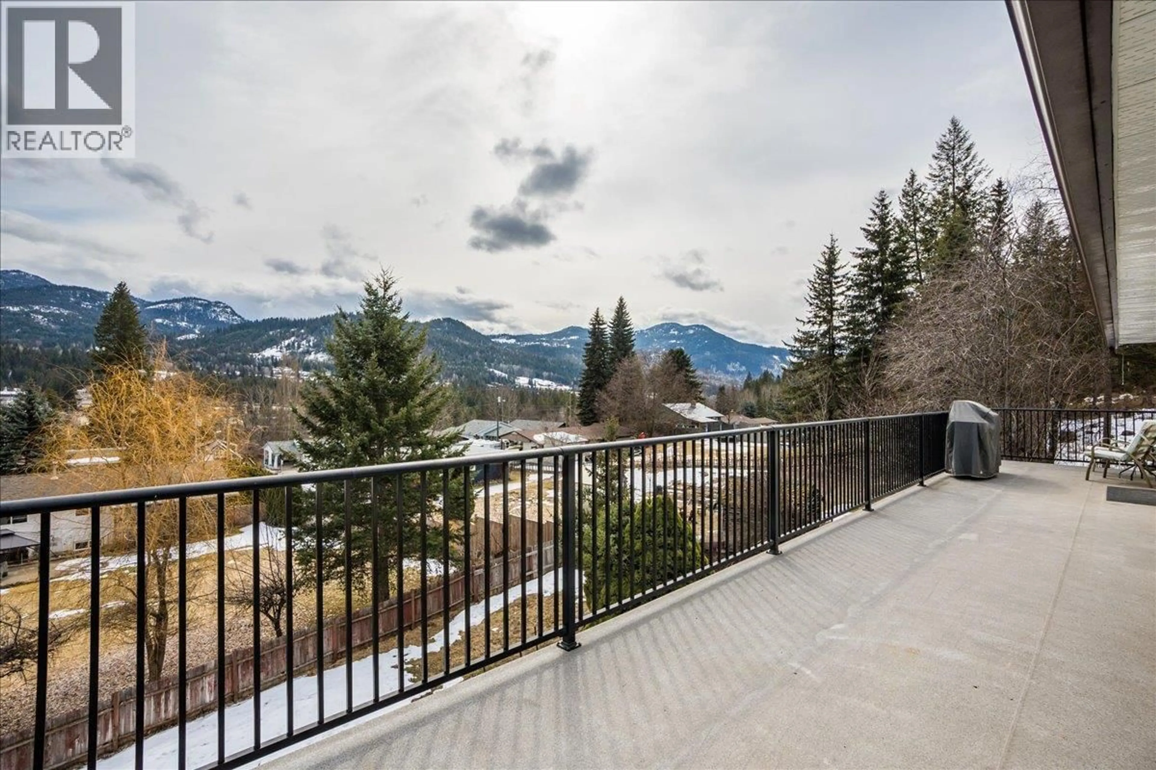 Patio, mountain view for 1778 SECOND STREET, Fruitvale British Columbia V0G1L0