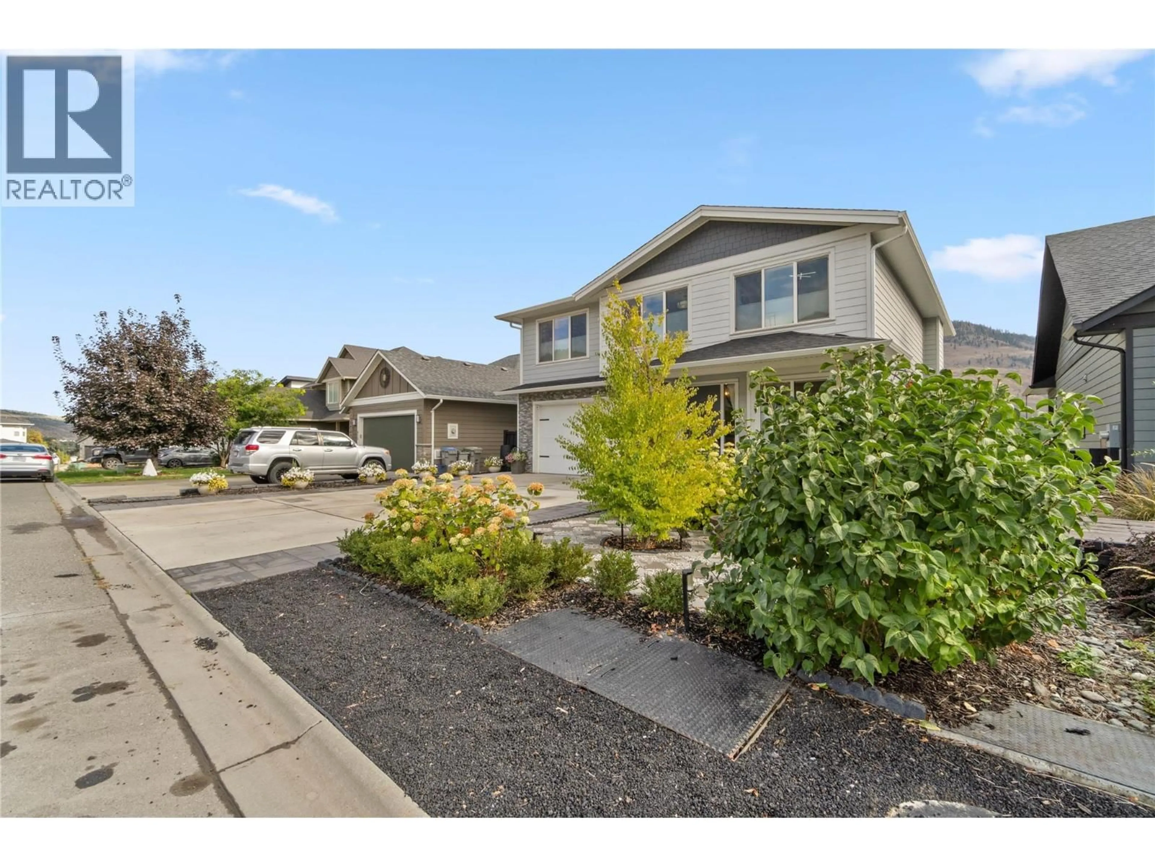 Home with vinyl exterior material, street for 821 WOODRUSH DRIVE, Kamloops British Columbia V2B0E3