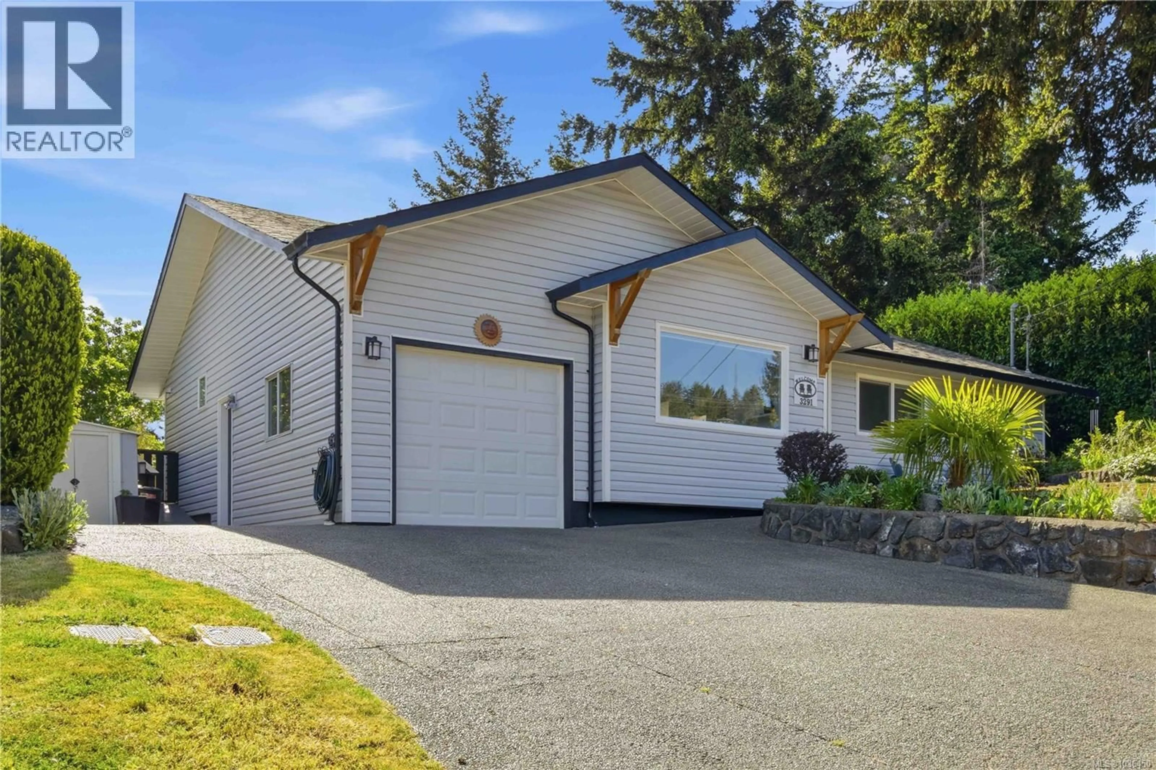 Home with vinyl exterior material, street for 3291 MARY ANNE CRESCENT, Colwood British Columbia V9C3M3