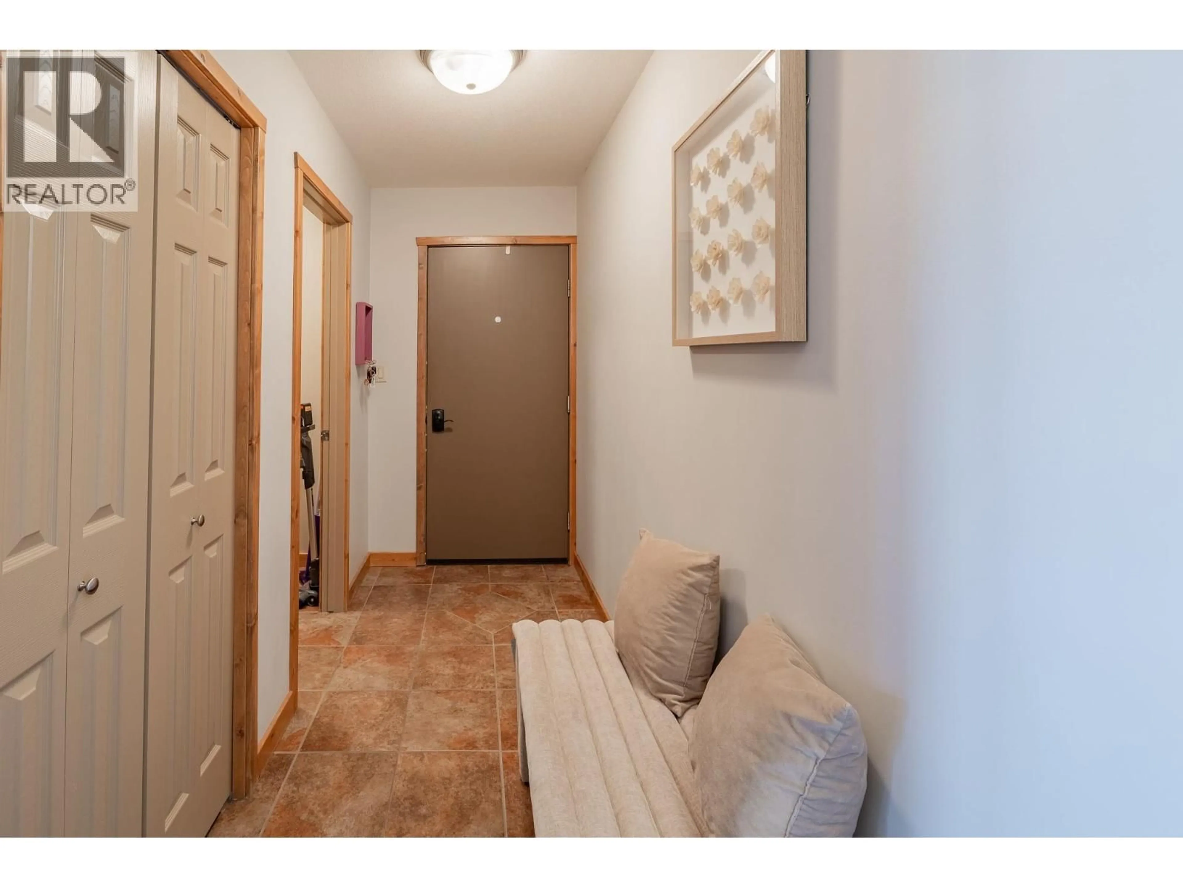 Indoor entryway for 4 - 519 13TH STREET, Invermere British Columbia V0A1K0