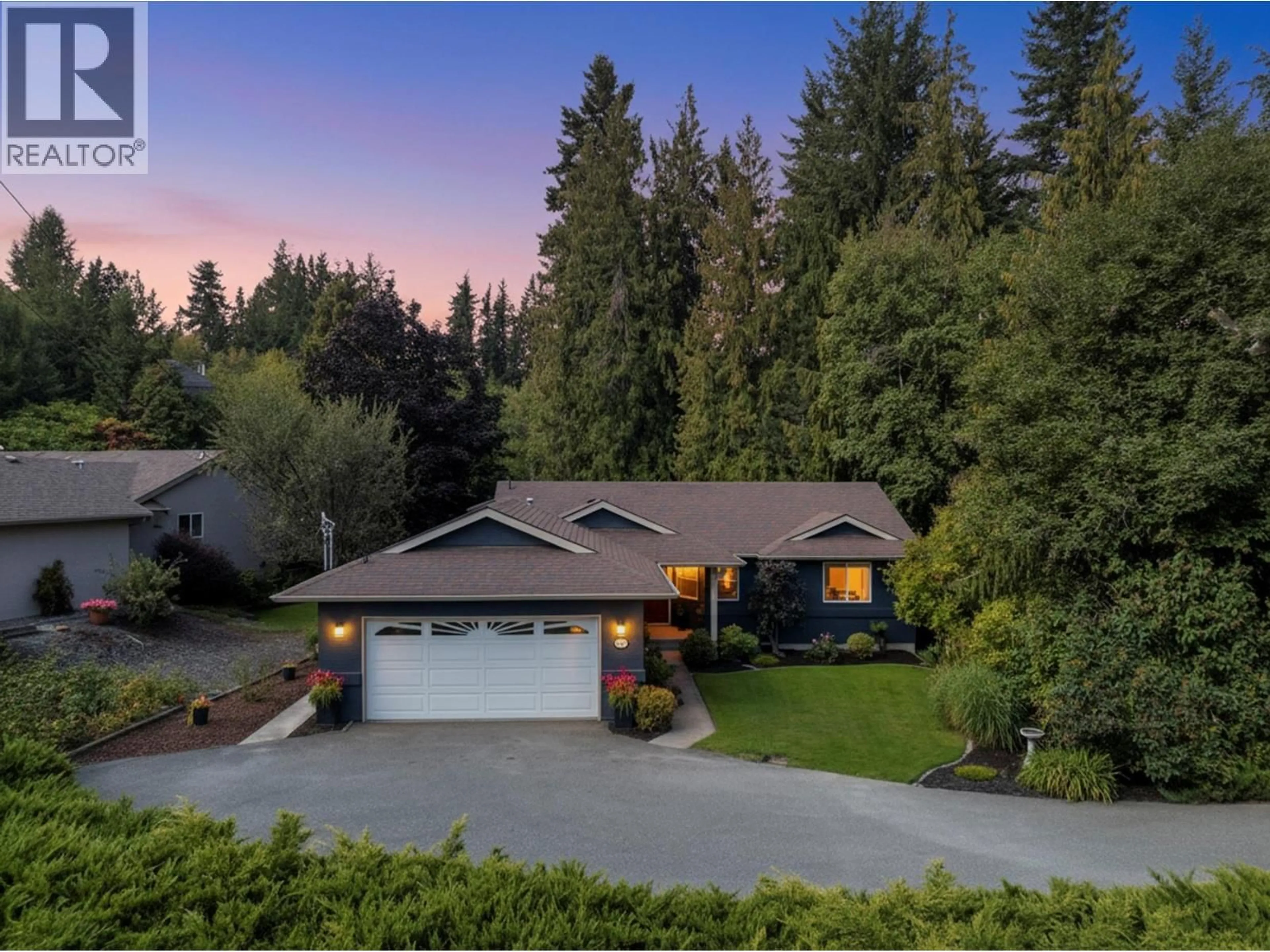 A pic from outside/outdoor area/front of a property/back of a property/a pic from drone, unknown for 2289 TA LANA TRAIL, Sorrento British Columbia V0E2W2