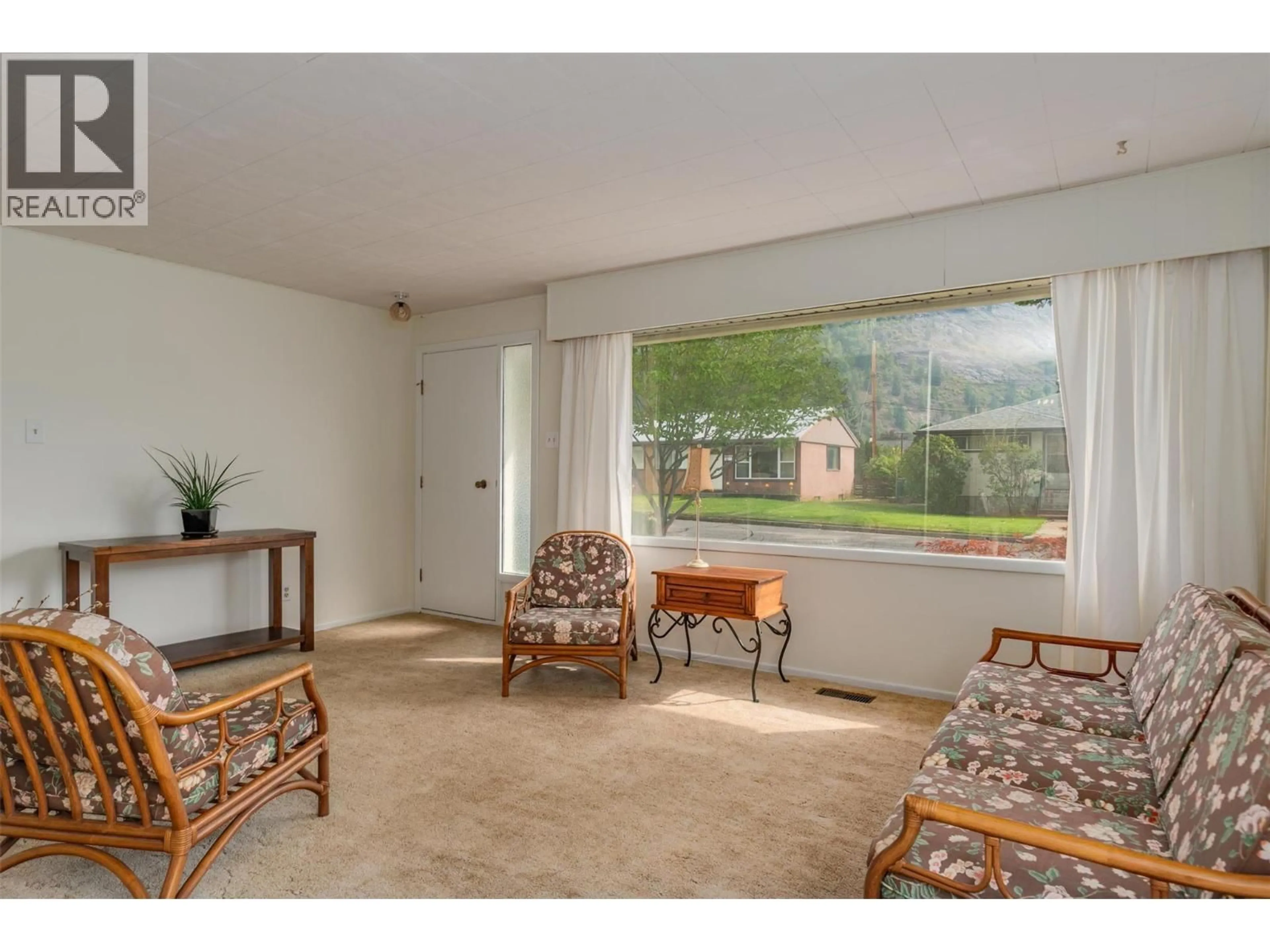 Living room with furniture, unknown for 703 HERMIA CRESCENT, Trail British Columbia V1R1B3