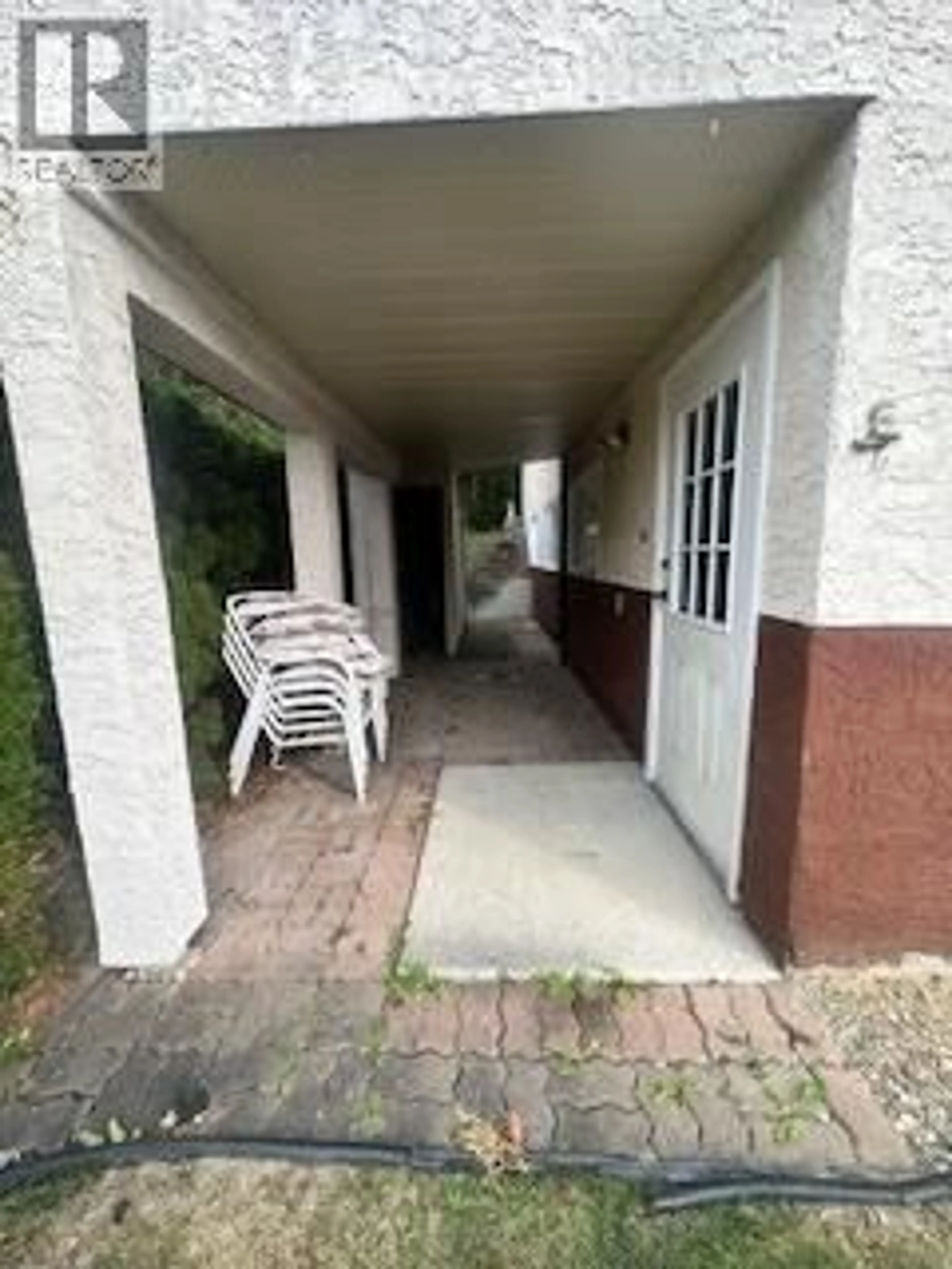 Patio, street for 2455 5TH AVENUE NORTHEAST, Salmon Arm British Columbia V1E1Y9