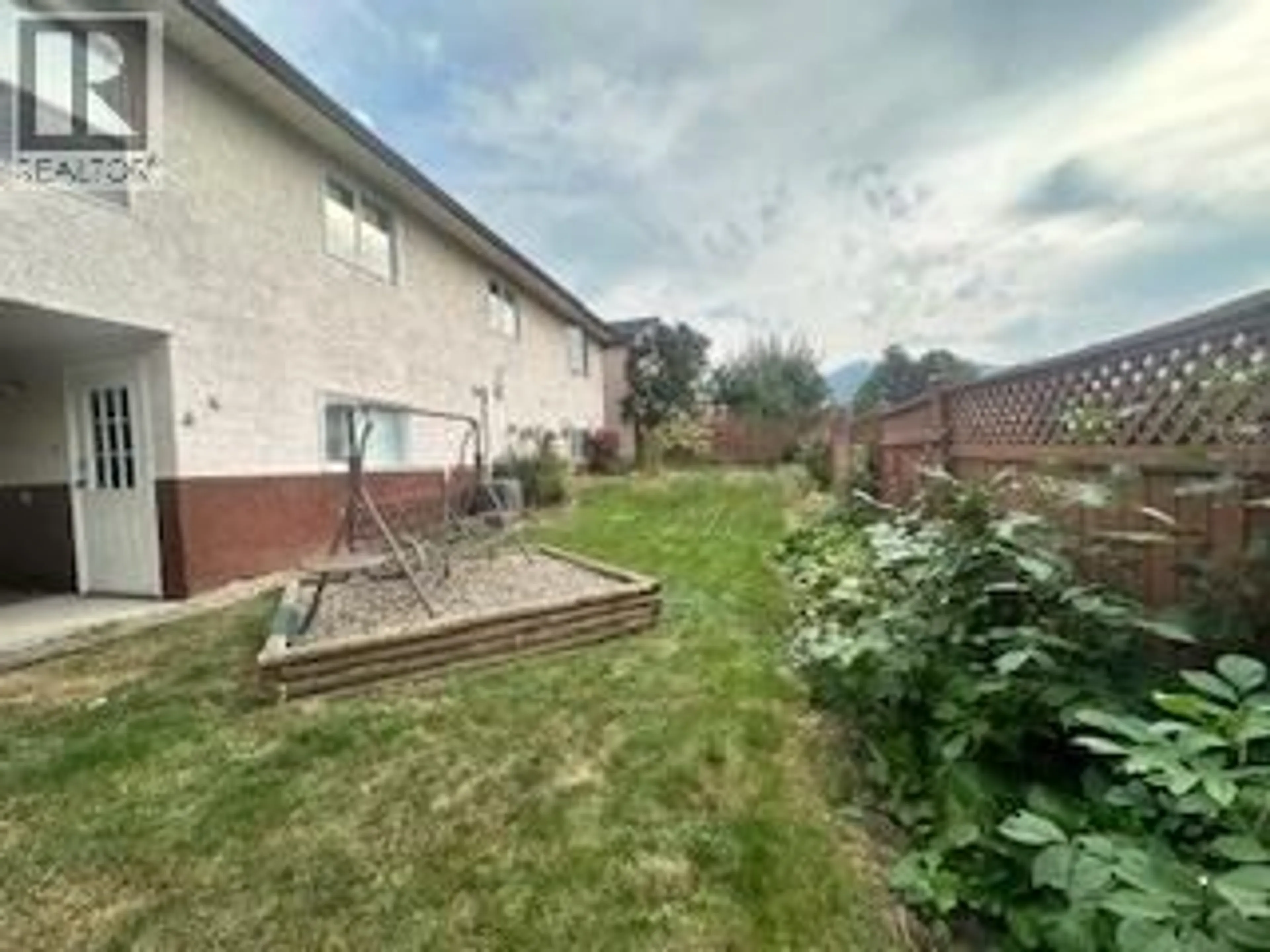 A pic from outside/outdoor area/front of a property/back of a property/a pic from drone, street for 2455 5TH AVENUE NORTHEAST, Salmon Arm British Columbia V1E1Y9