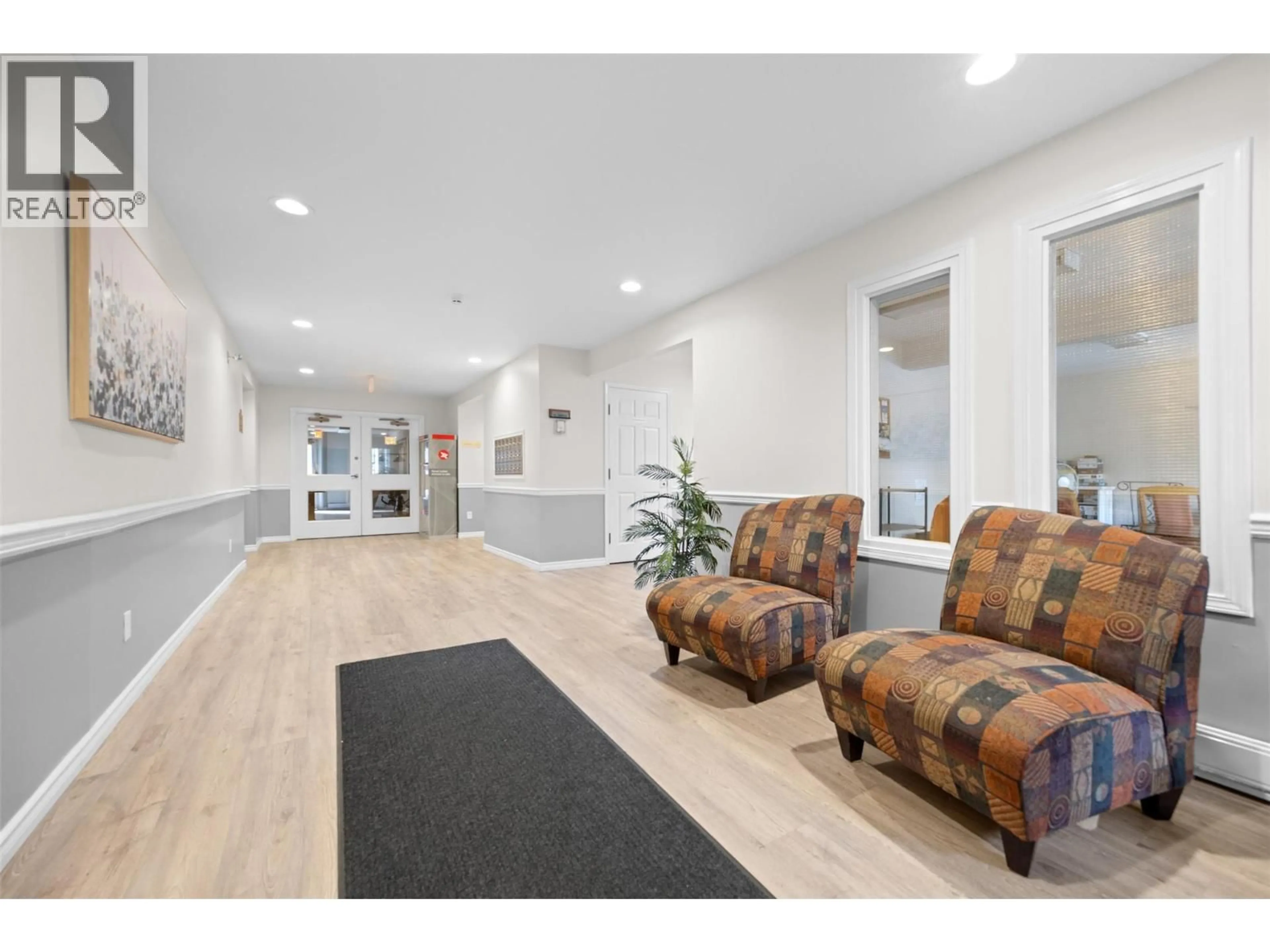 Indoor foyer for 310 - 575 SUTHERLAND AVENUE, Kelowna British Columbia V1Y8V1