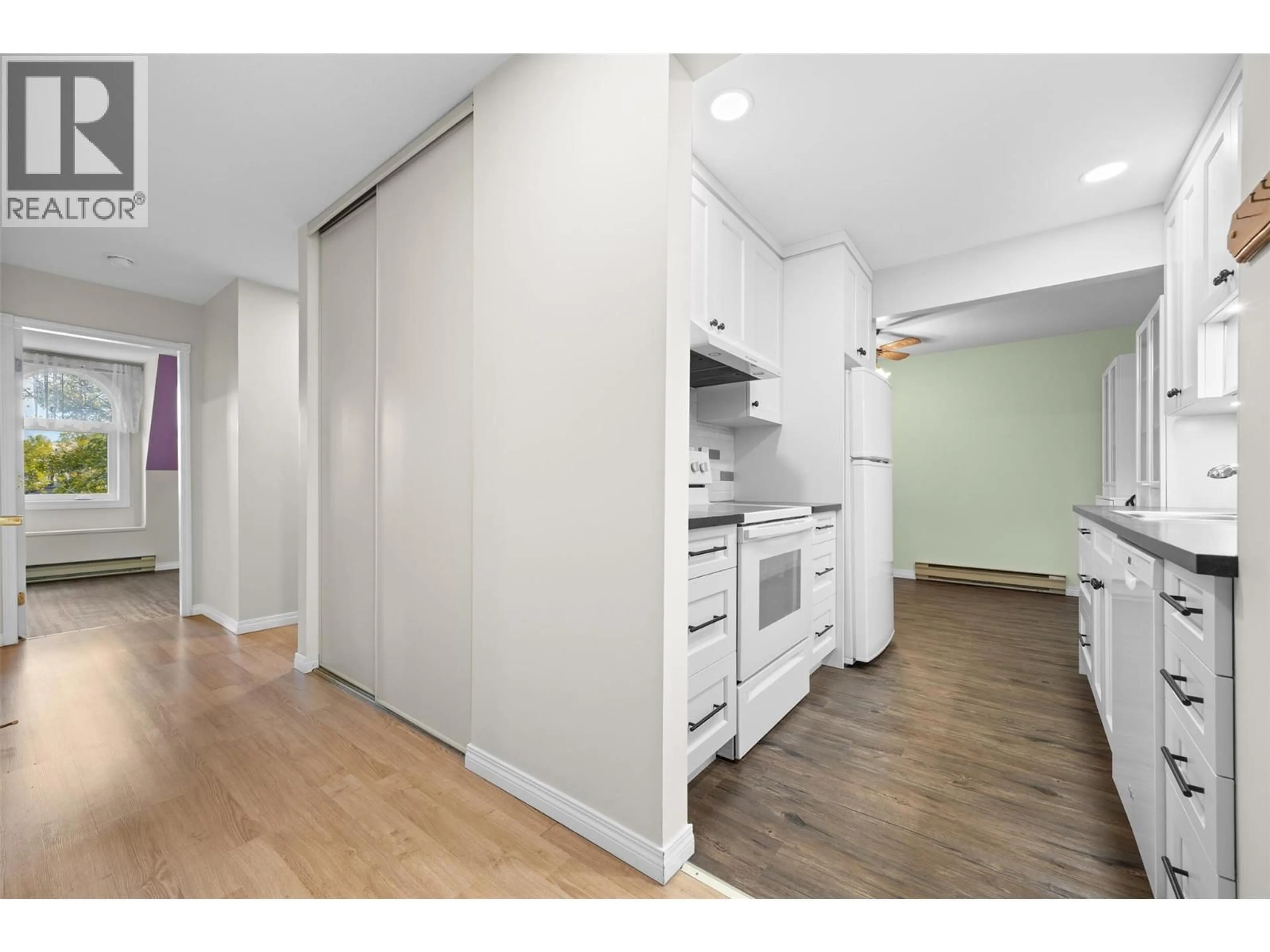 Standard kitchen, wood/laminate floor for 310 - 575 SUTHERLAND AVENUE, Kelowna British Columbia V1Y8V1