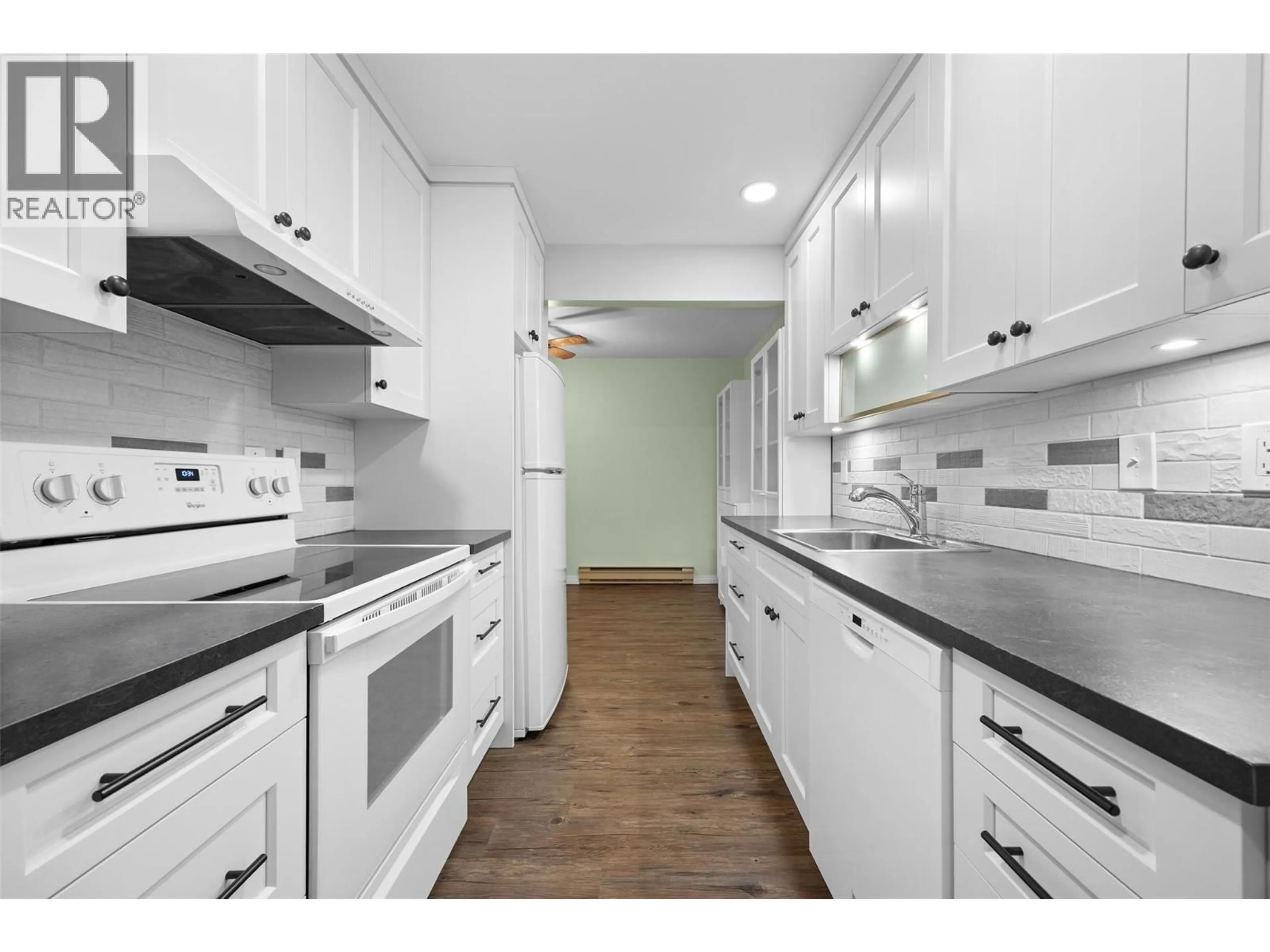 Standard kitchen, wood/laminate floor for 310 - 575 SUTHERLAND AVENUE, Kelowna British Columbia V1Y8V1