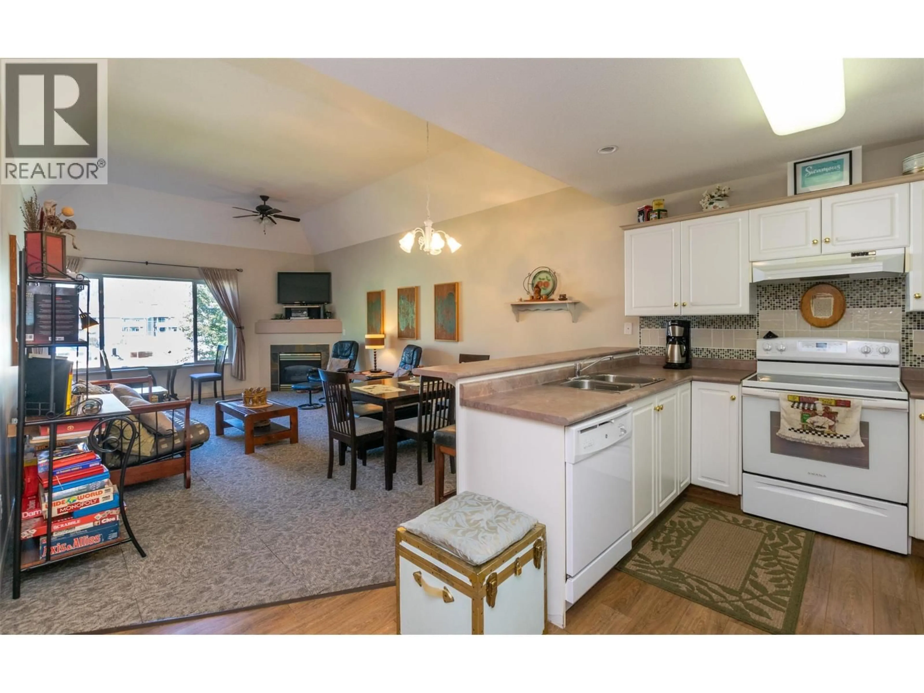 Open concept kitchen, unknown for 318 - 1002 RIVERSIDE AVENUE, Sicamous British Columbia V0E2V0