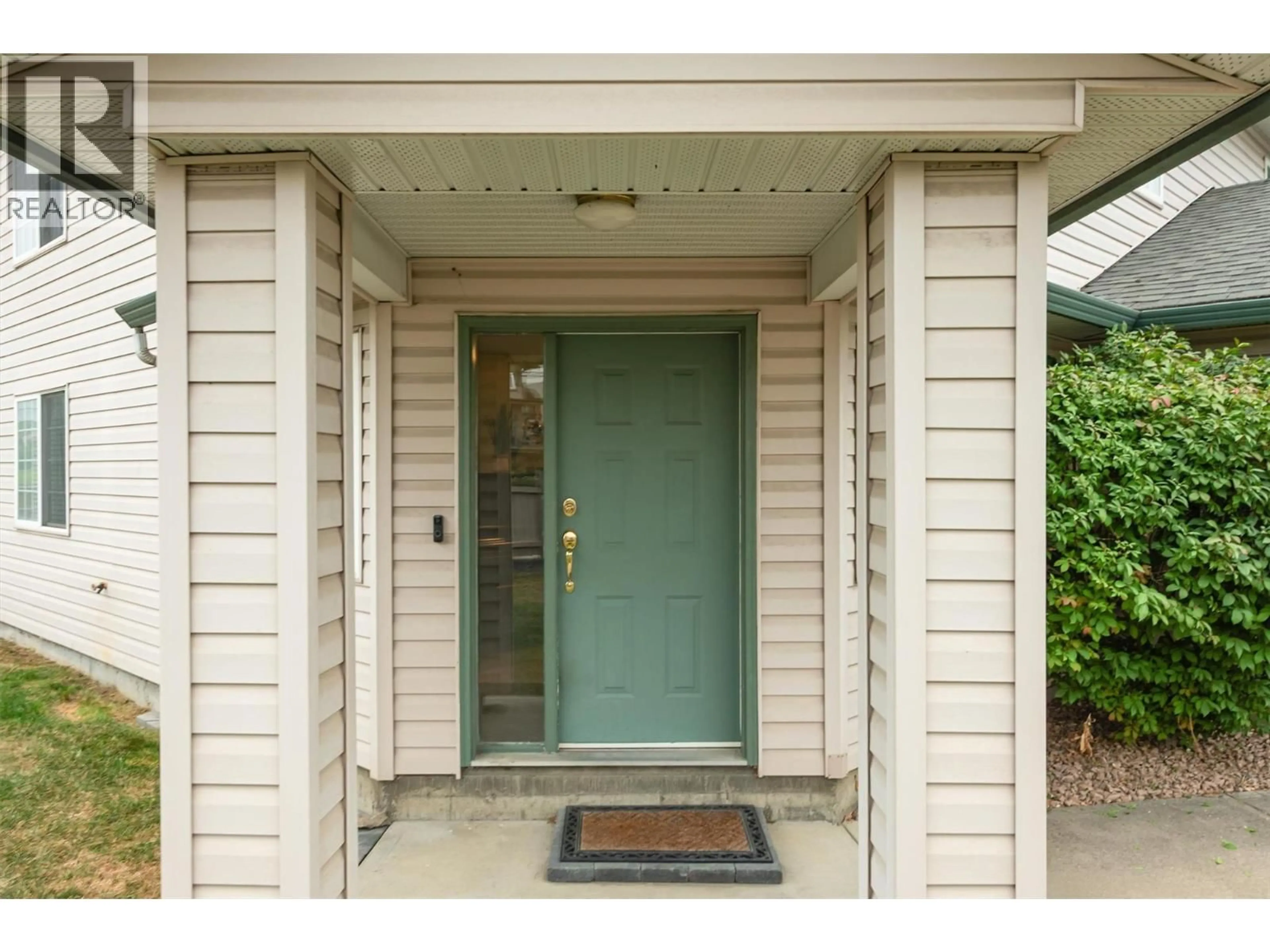 Indoor entryway for 213 DRYSDALE BOULEVARD, Kelowna British Columbia V1V1X1