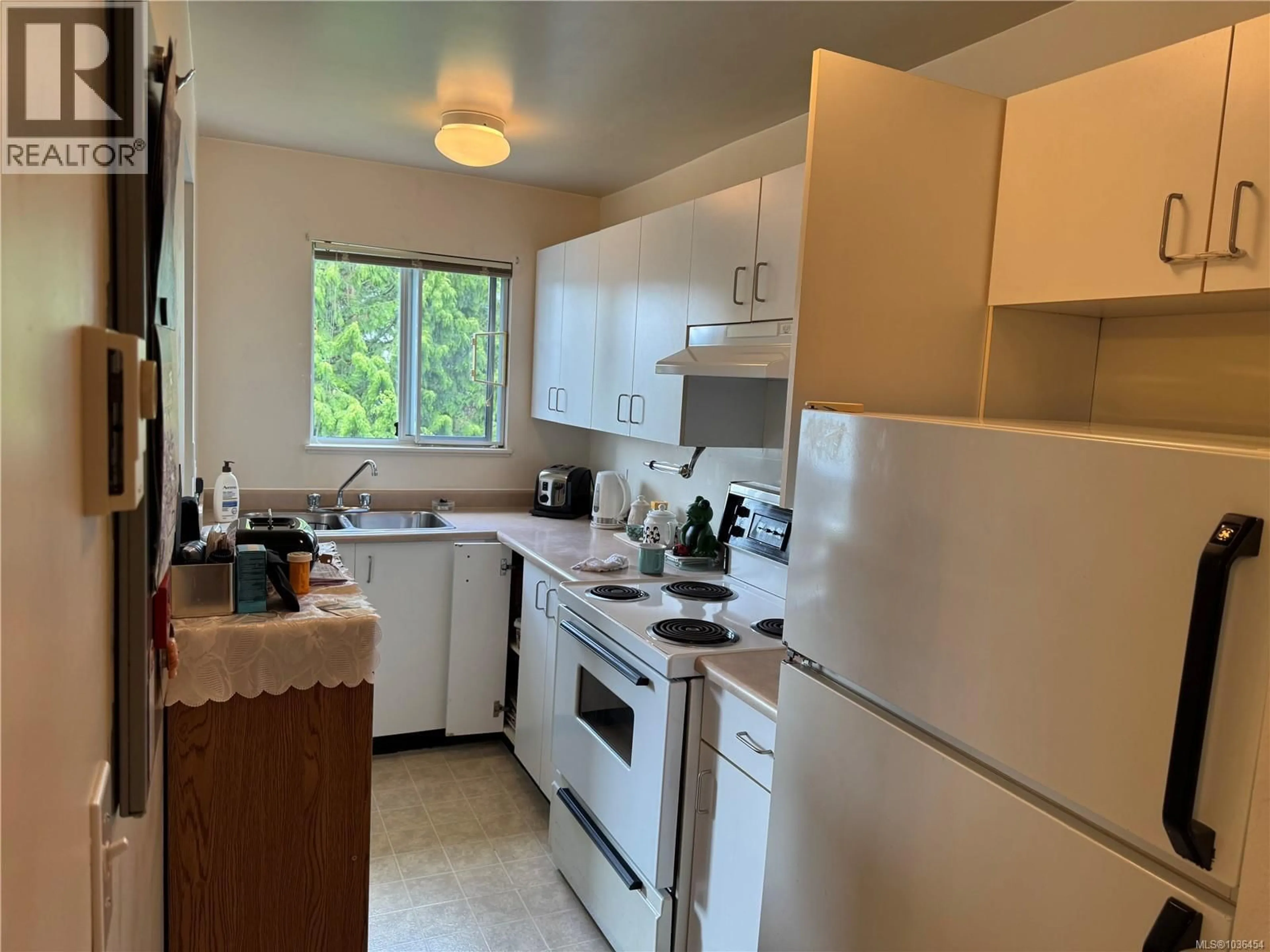 Standard kitchen, unknown for 311 - 200 BACK ROAD, Courtenay British Columbia V9N3W6
