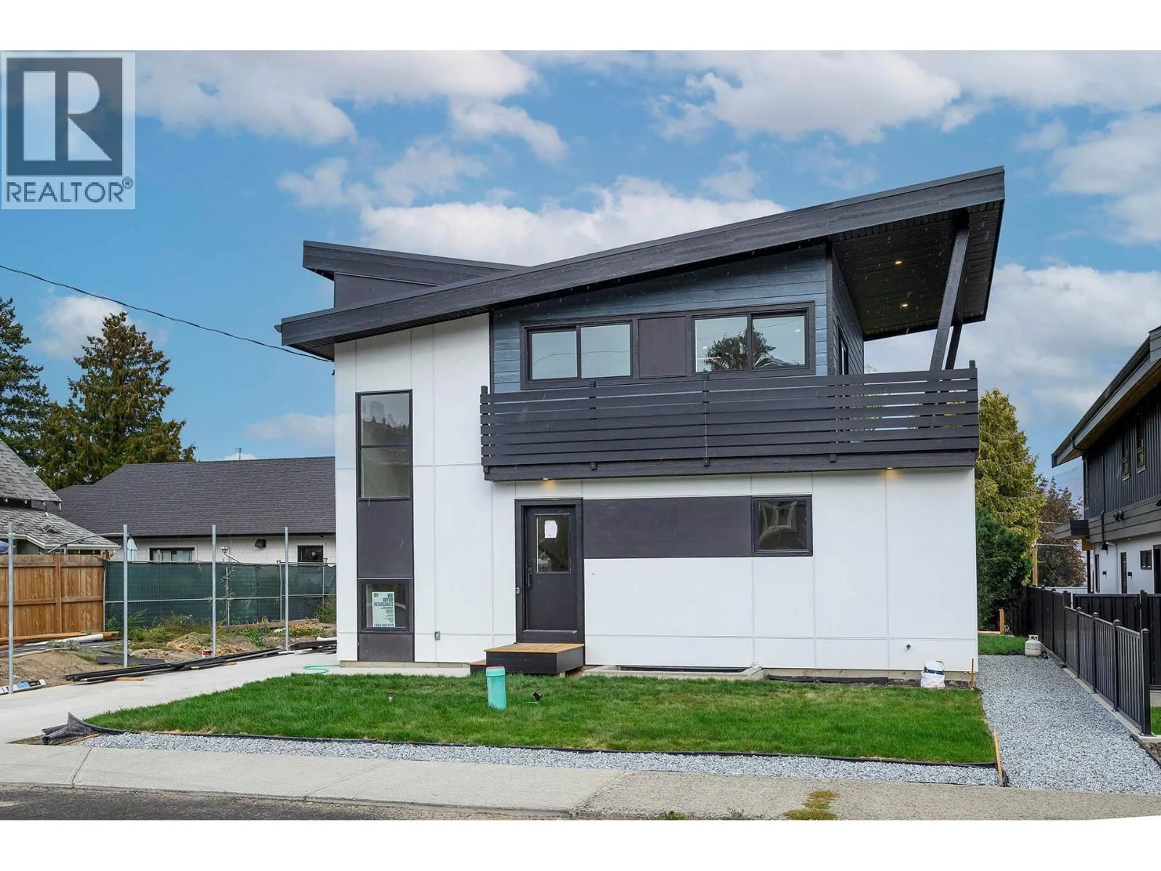 Home with vinyl exterior material, street for 720 DOUGLAS STREET, Kamloops British Columbia V2C3C6
